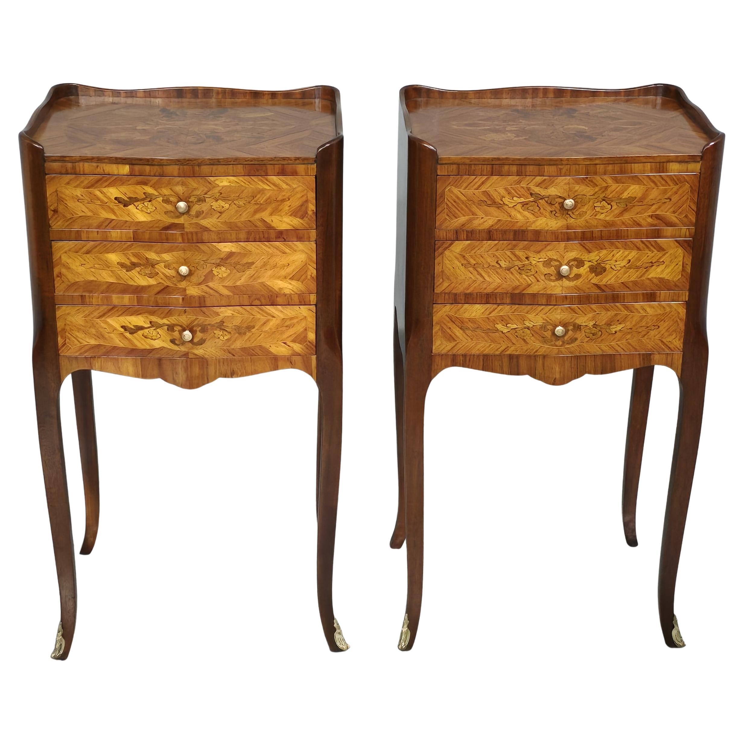 Coppia di cassettiere da letto francesi intarsiate