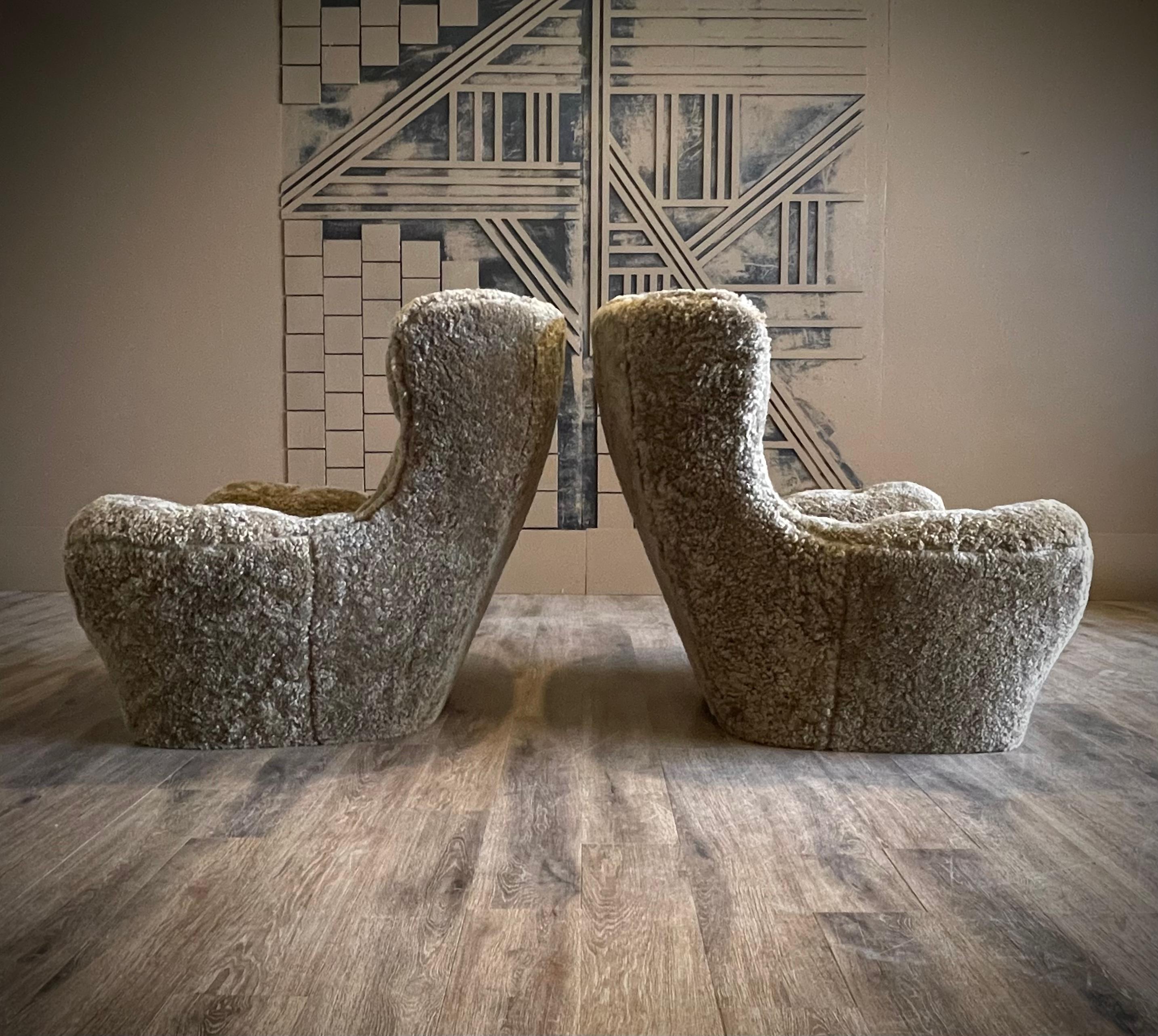 Pair French MCM Steiner Knoll Lounge Chairs in Sheepskin / Shearling In Good Condition For Sale In Mckinney, TX