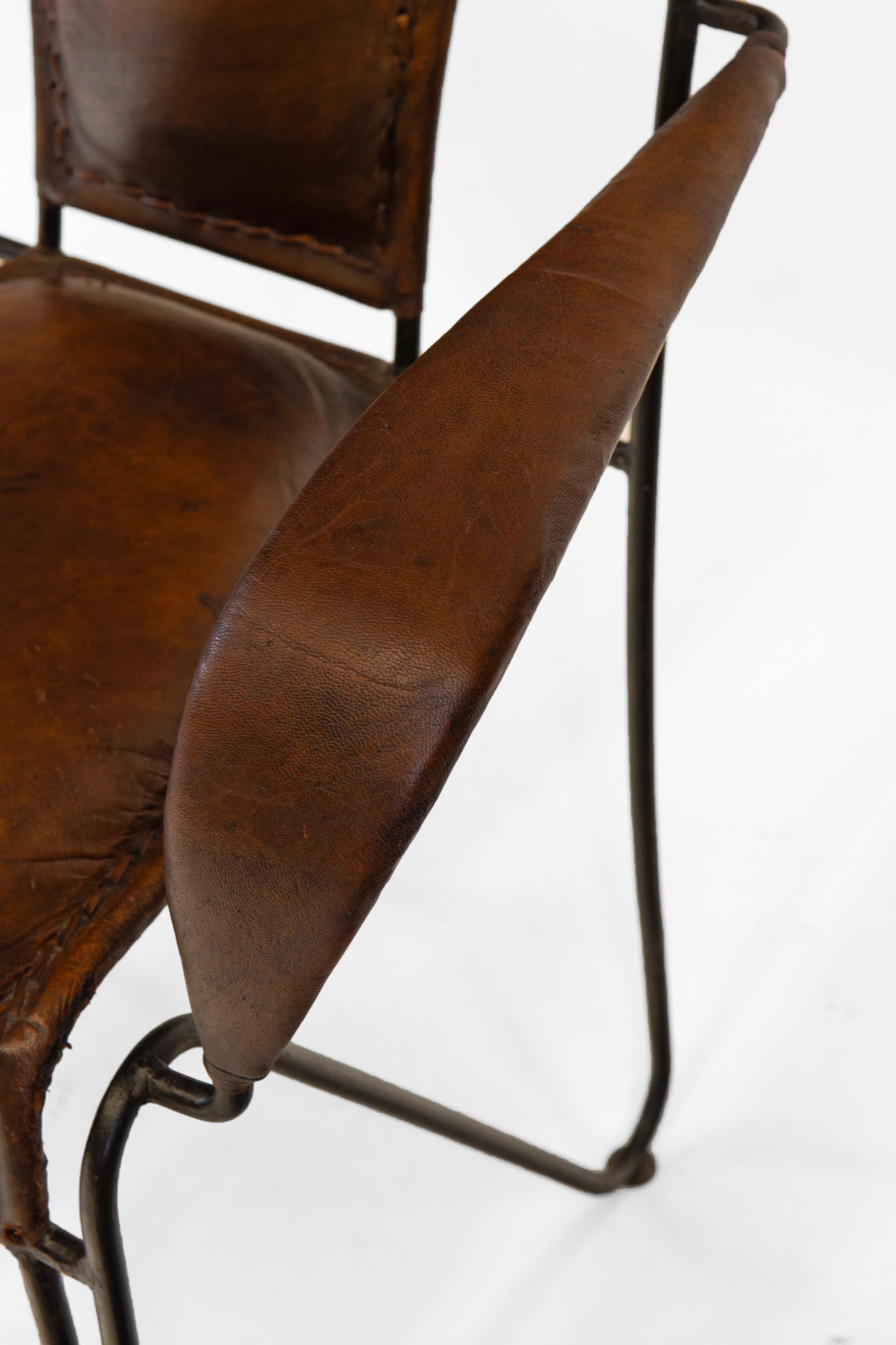 Paire de fauteuils en cuir et fer du milieu du siècle dernier 2