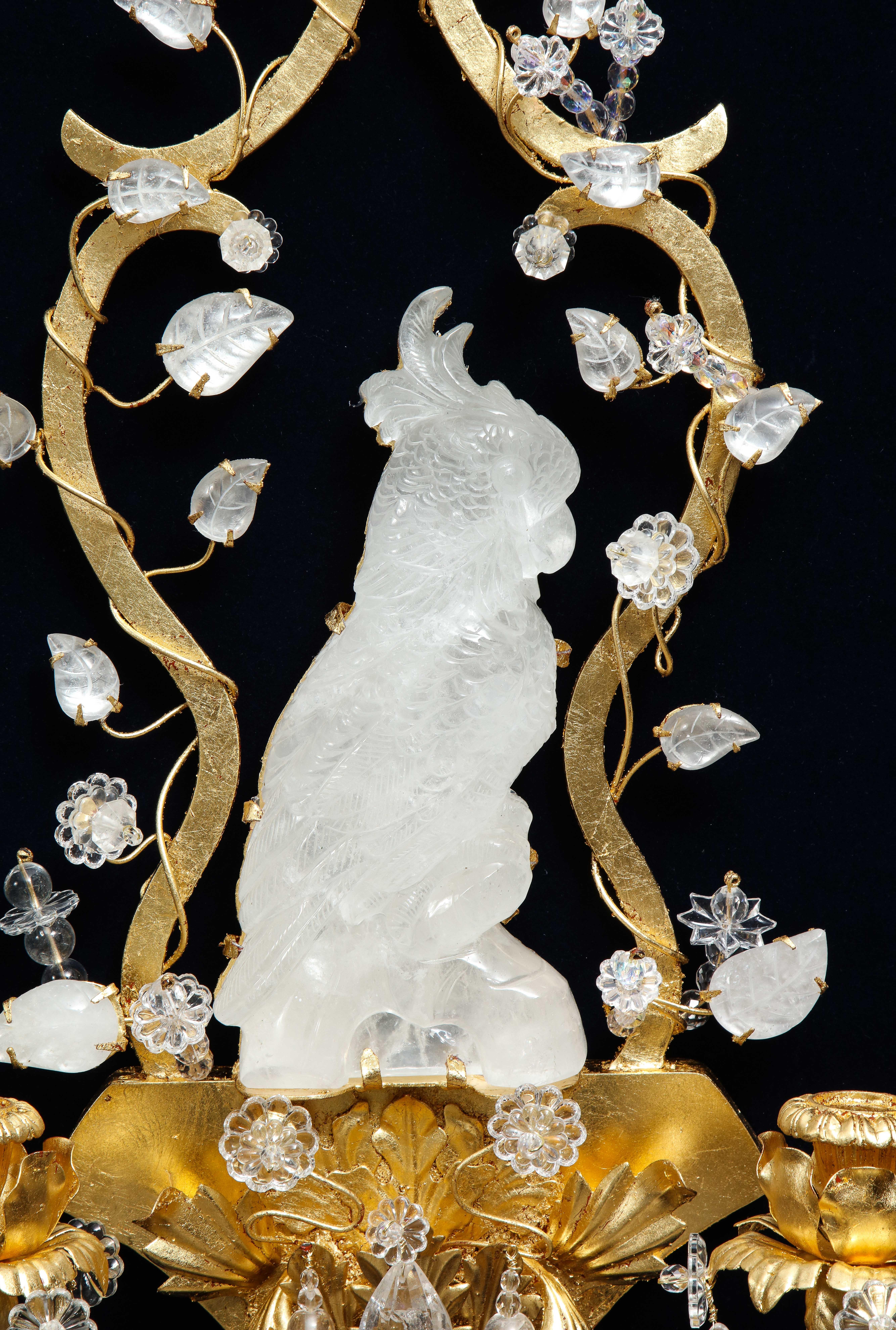 Paar französische Cockatoo-Form-Wandleuchter aus Bergkristall im Bagues-Stil aus der Mitte des Jahrhunderts im Zustand „Gut“ im Angebot in New York, NY