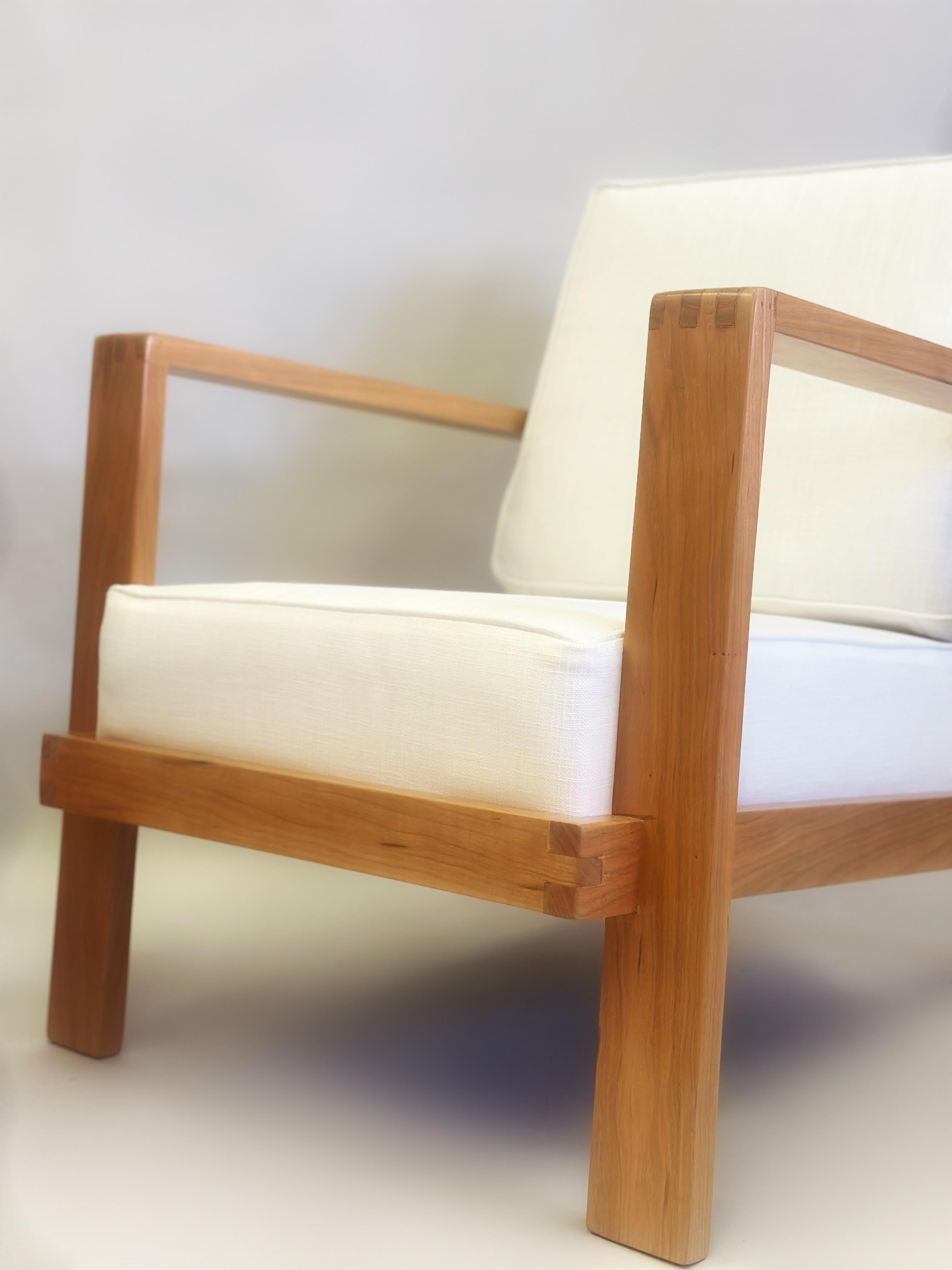 Coton Paire de fauteuils de salon/fauteuils franais  dossier en cerisier, style mi-sicle moderne, Rene Gabriel en vente