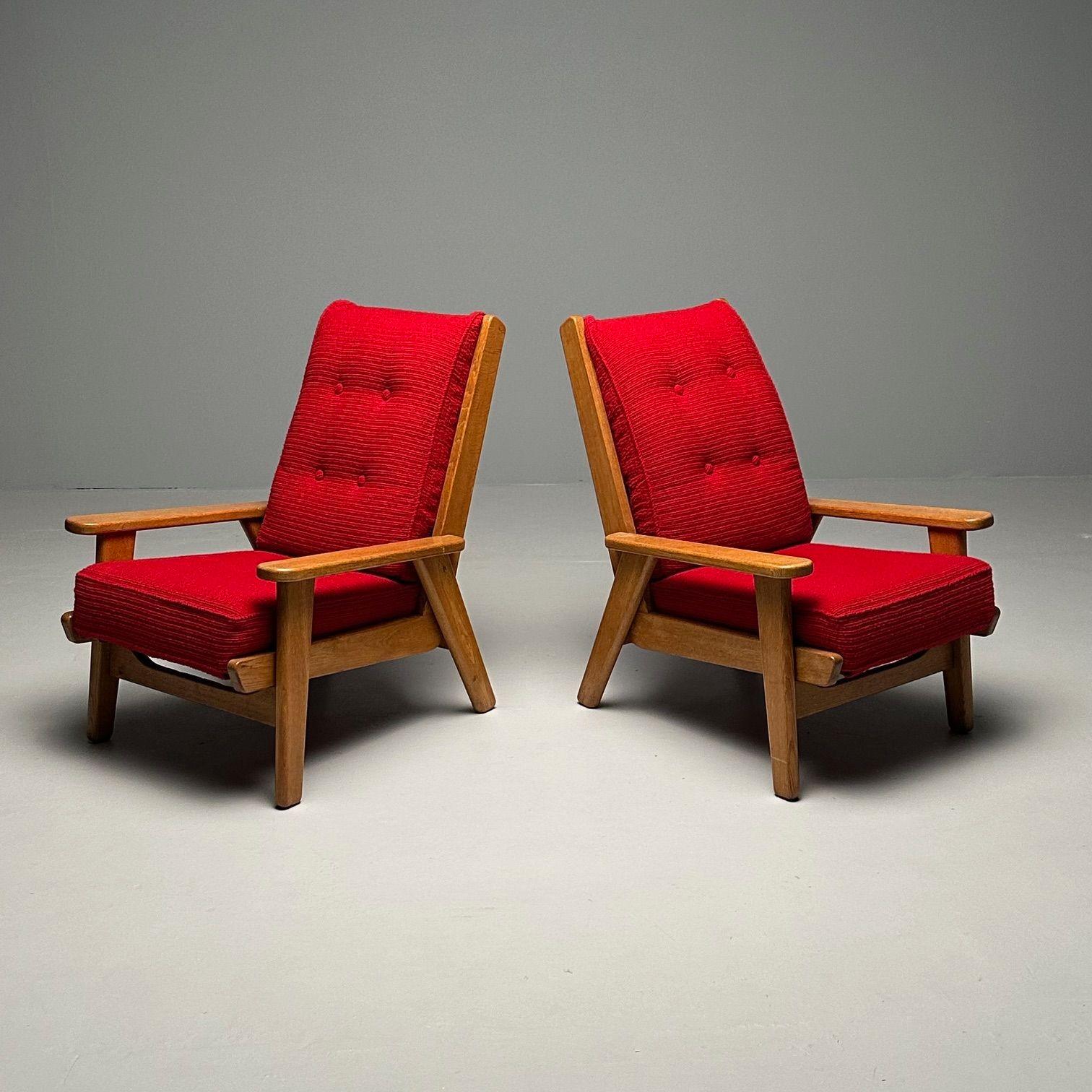 Paire de fauteuils de salon/fauteuils français Pierre Guariche de style mi-siècle moderne, exportés de France Bon état - En vente à Stamford, CT