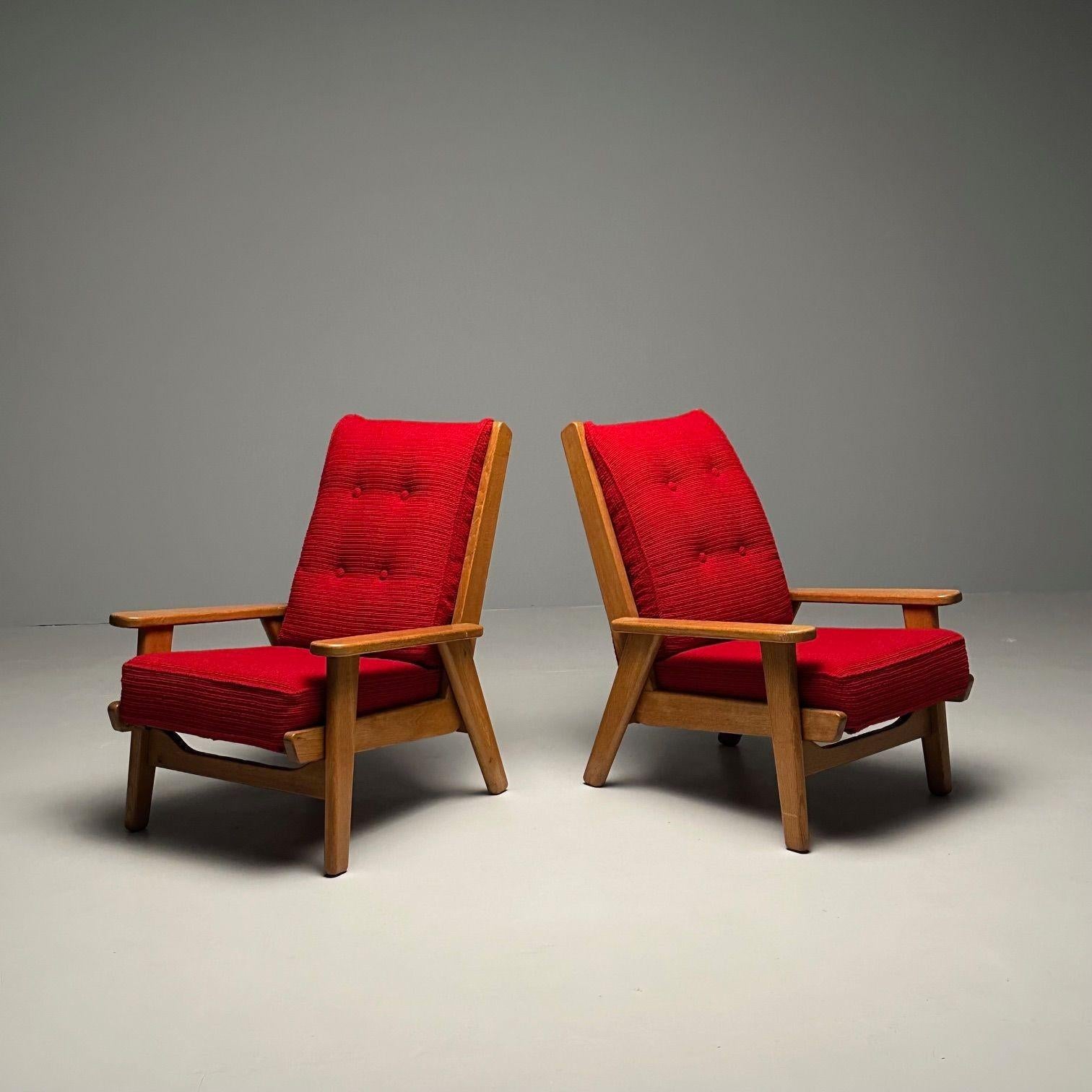 Bois Paire de fauteuils de salon/fauteuils français Pierre Guariche de style mi-siècle moderne, exportés de France en vente