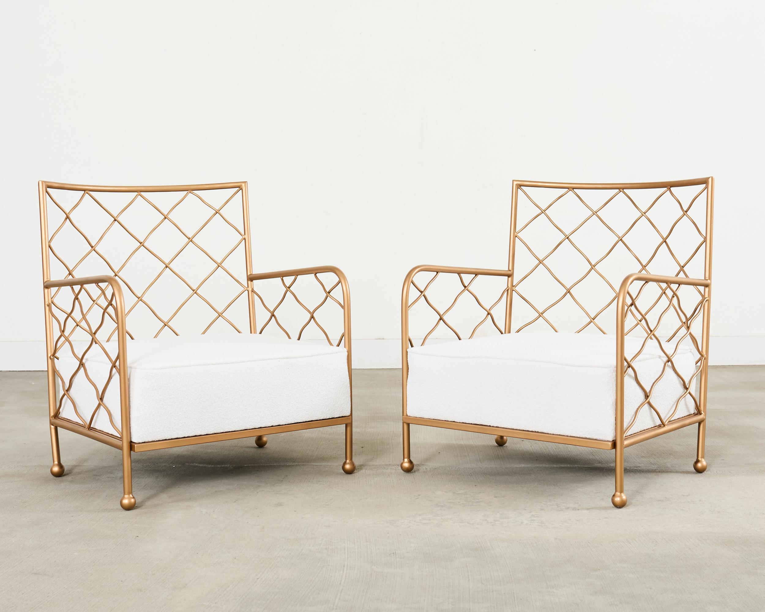 Pareja de sillones Croisillion franceses de hierro dorado de mediados de siglo Francés en venta