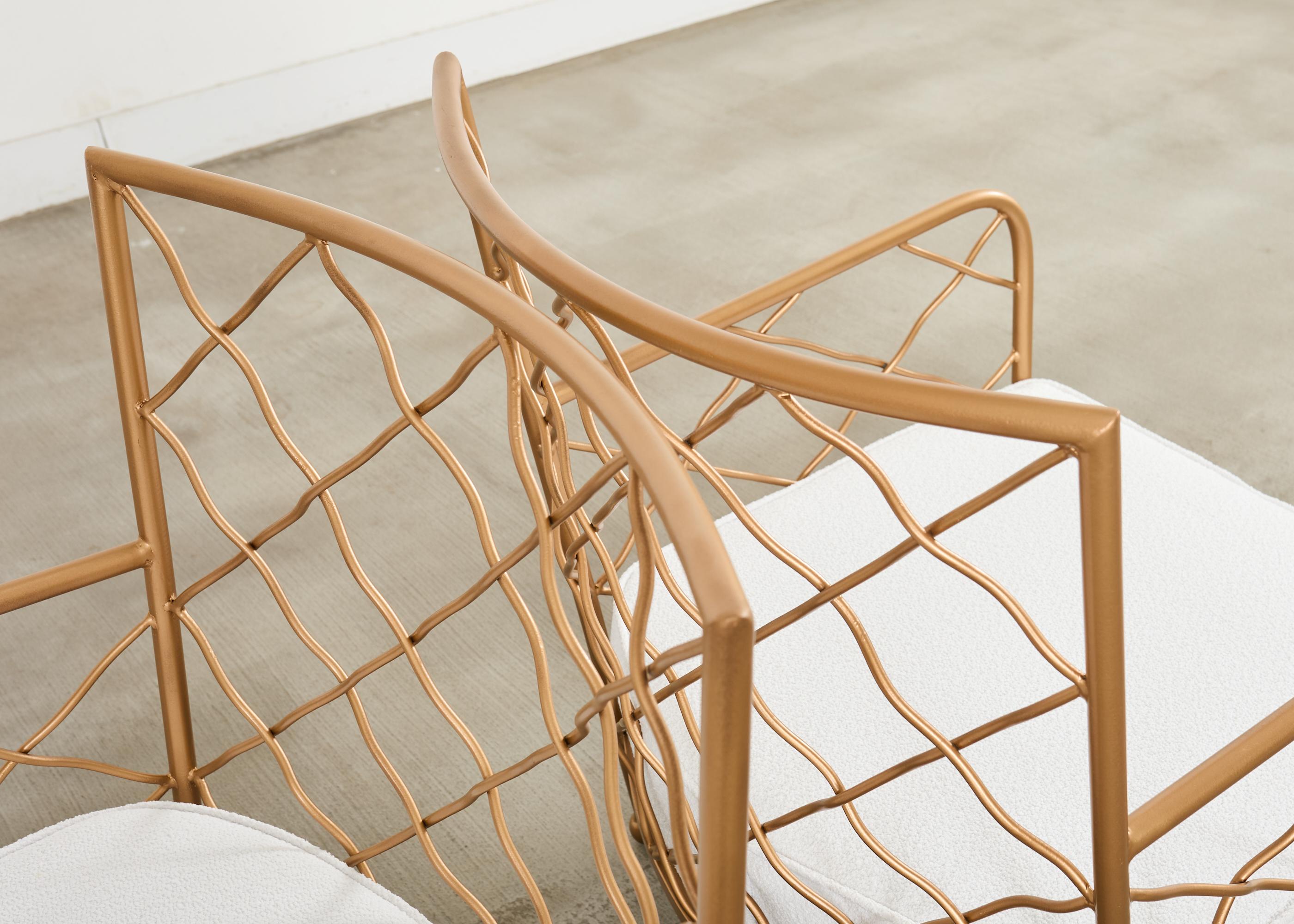 Pareja de sillones Croisillion franceses de hierro dorado de mediados de siglo en Bueno estado para la venta en Rio Vista, CA