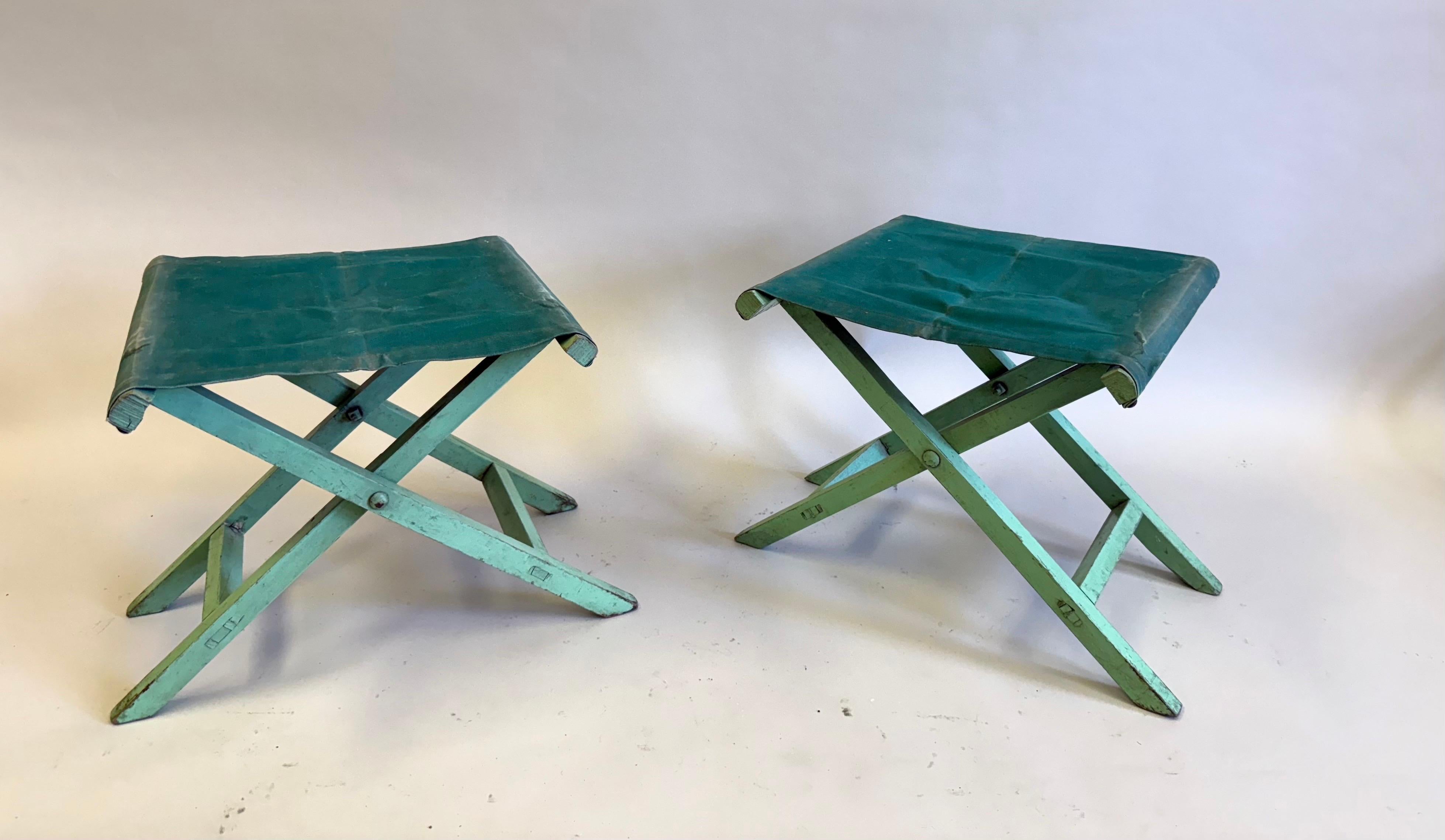 Paar französische moderne neoklassische Hocker / Bänke im Stil von Jean-Michel Frank 1930 (Moderne der Mitte des Jahrhunderts) im Angebot