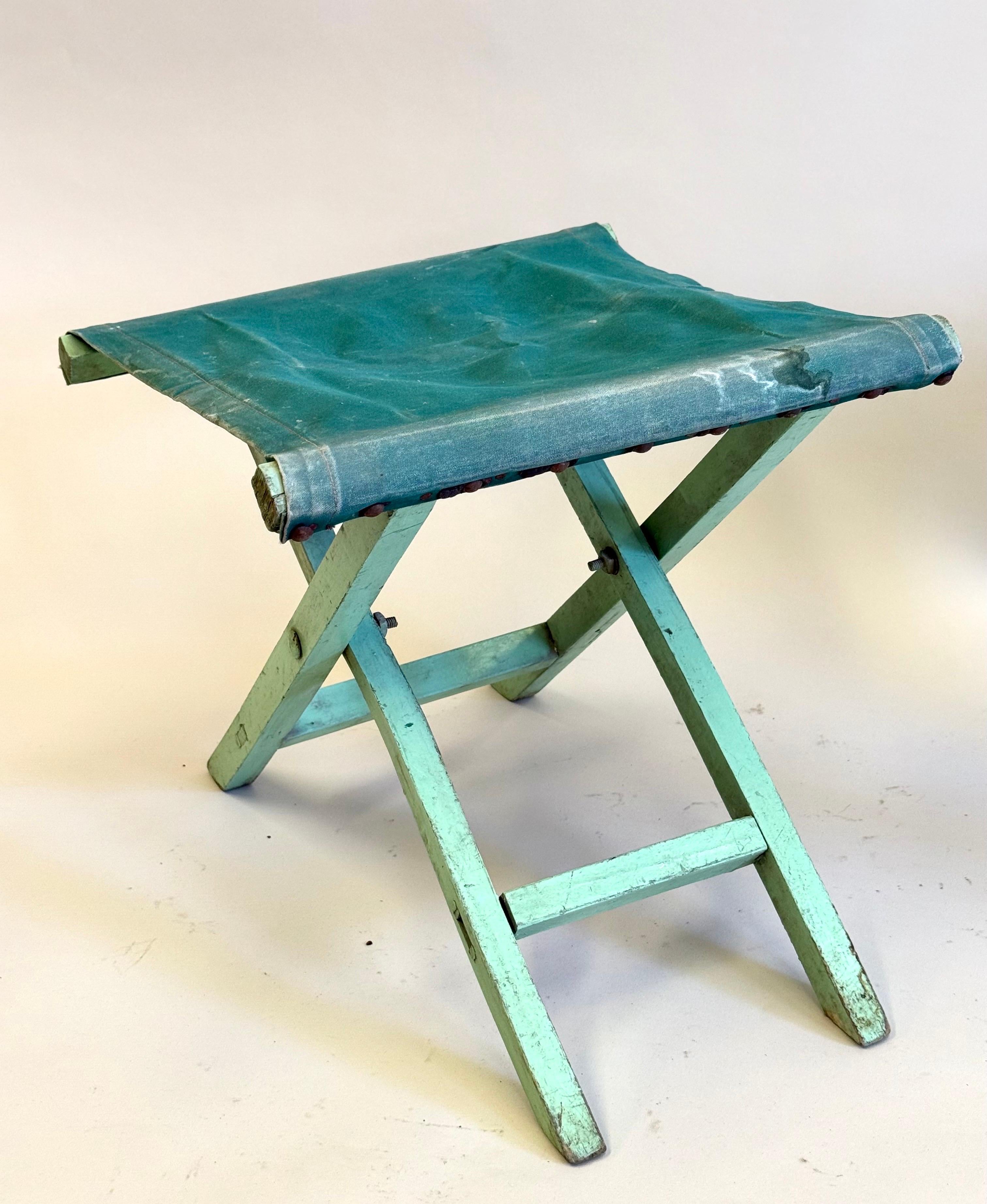 Paar französische moderne neoklassische Hocker / Bänke im Stil von Jean-Michel Frank 1930 (Hartholz) im Angebot