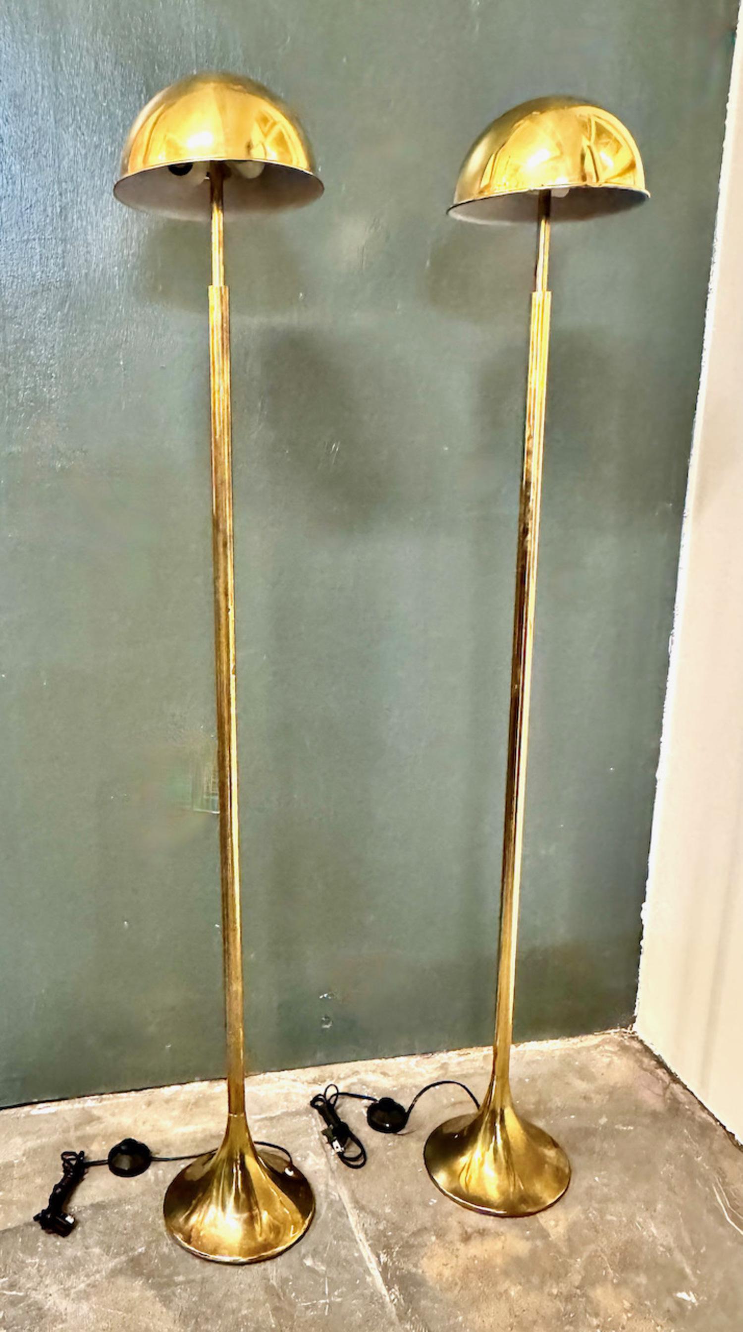 Pareja de Lámparas de Pie de Latón Moderno en venta 2