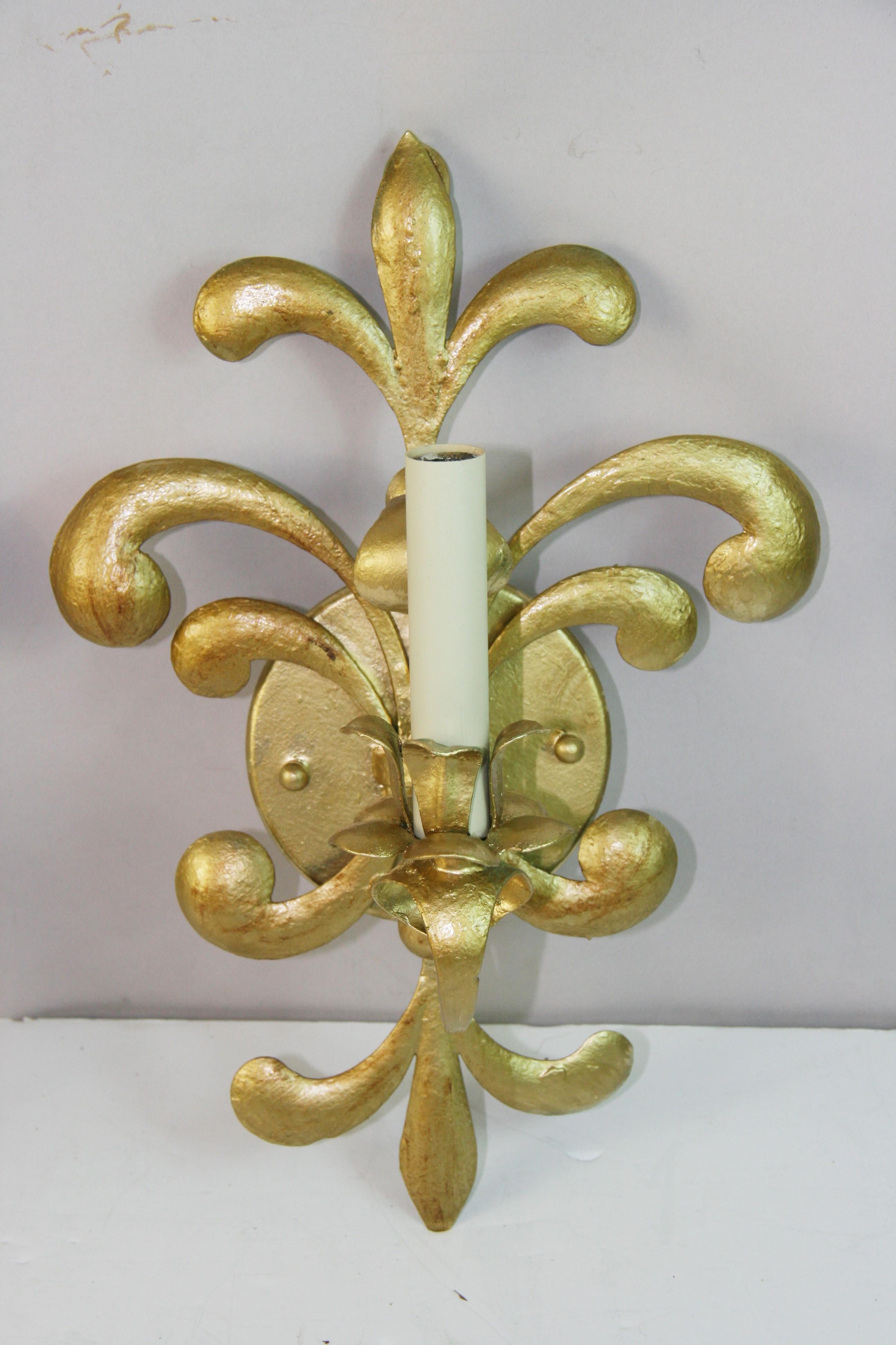 Pair French Modified Fleur deLis  Leaf  Gold Painted Single Light Sconces 1950's In Good Condition For Sale In Douglas Manor, NY