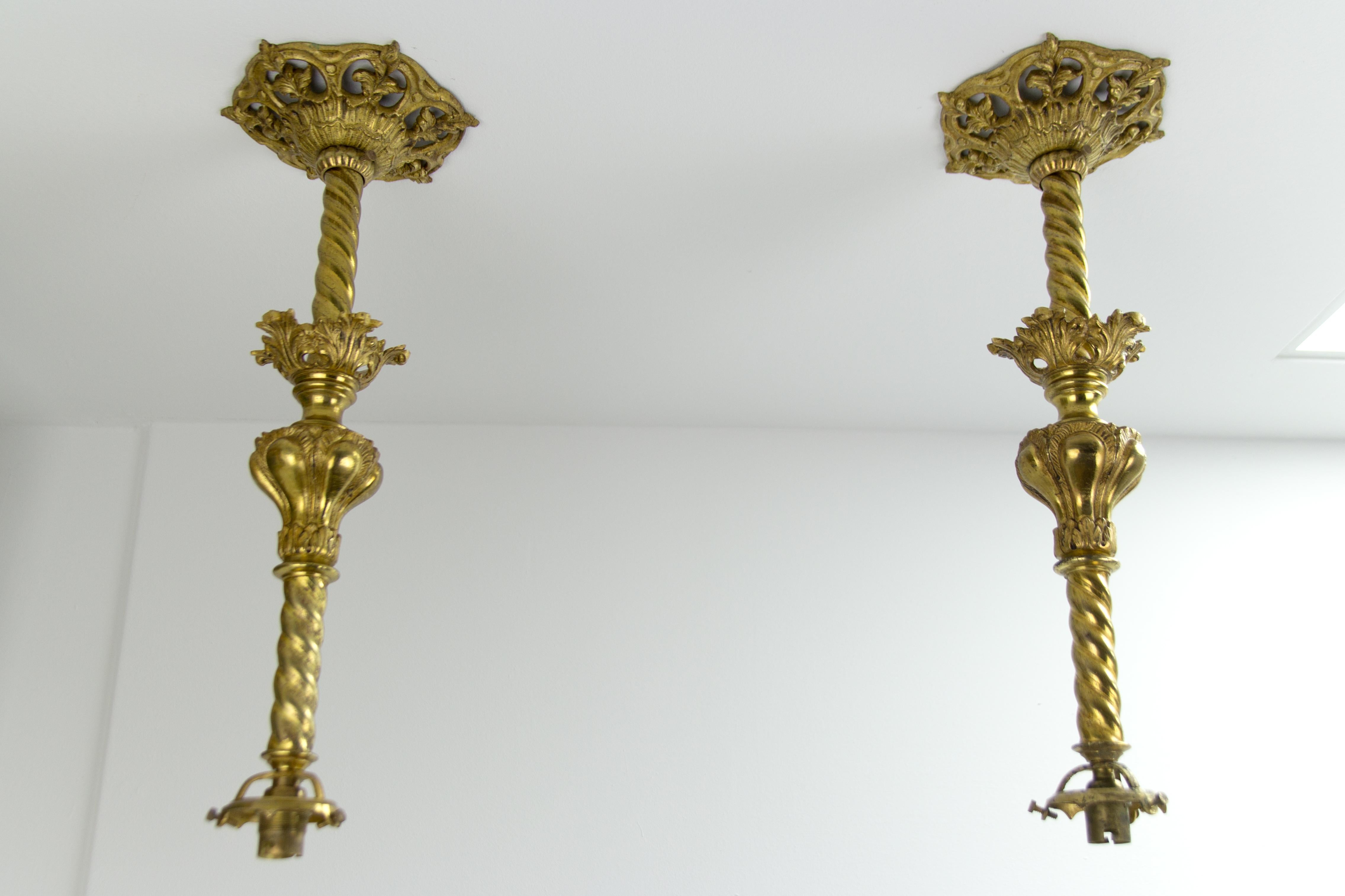 French Muller-Strasbourg Glass and Gilt Bronze Pendant Light Fixtures, a Pair For Sale 7