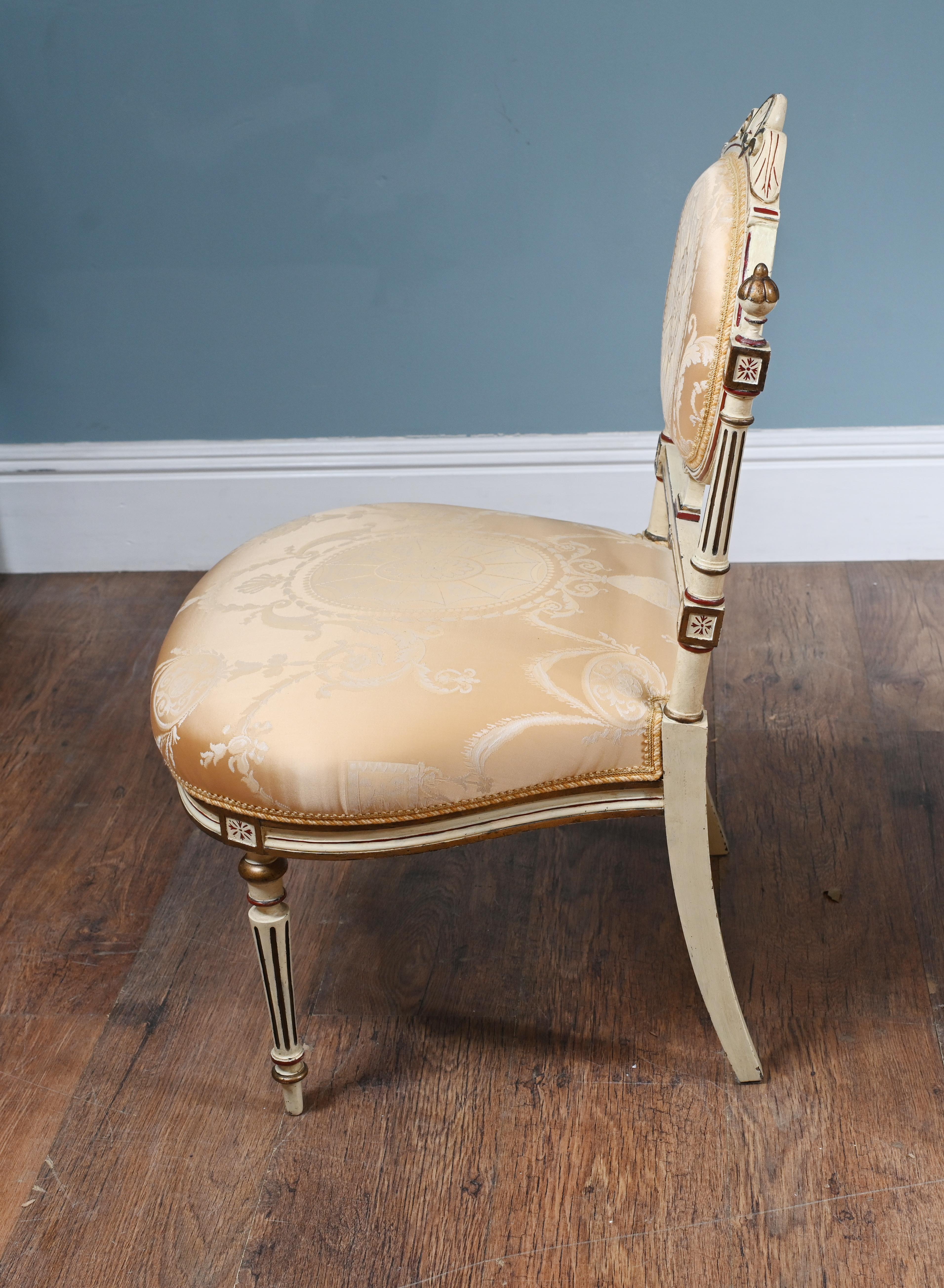Paire de chaises françaises néoclassiques peintes Louis XVI Revival en vente 1