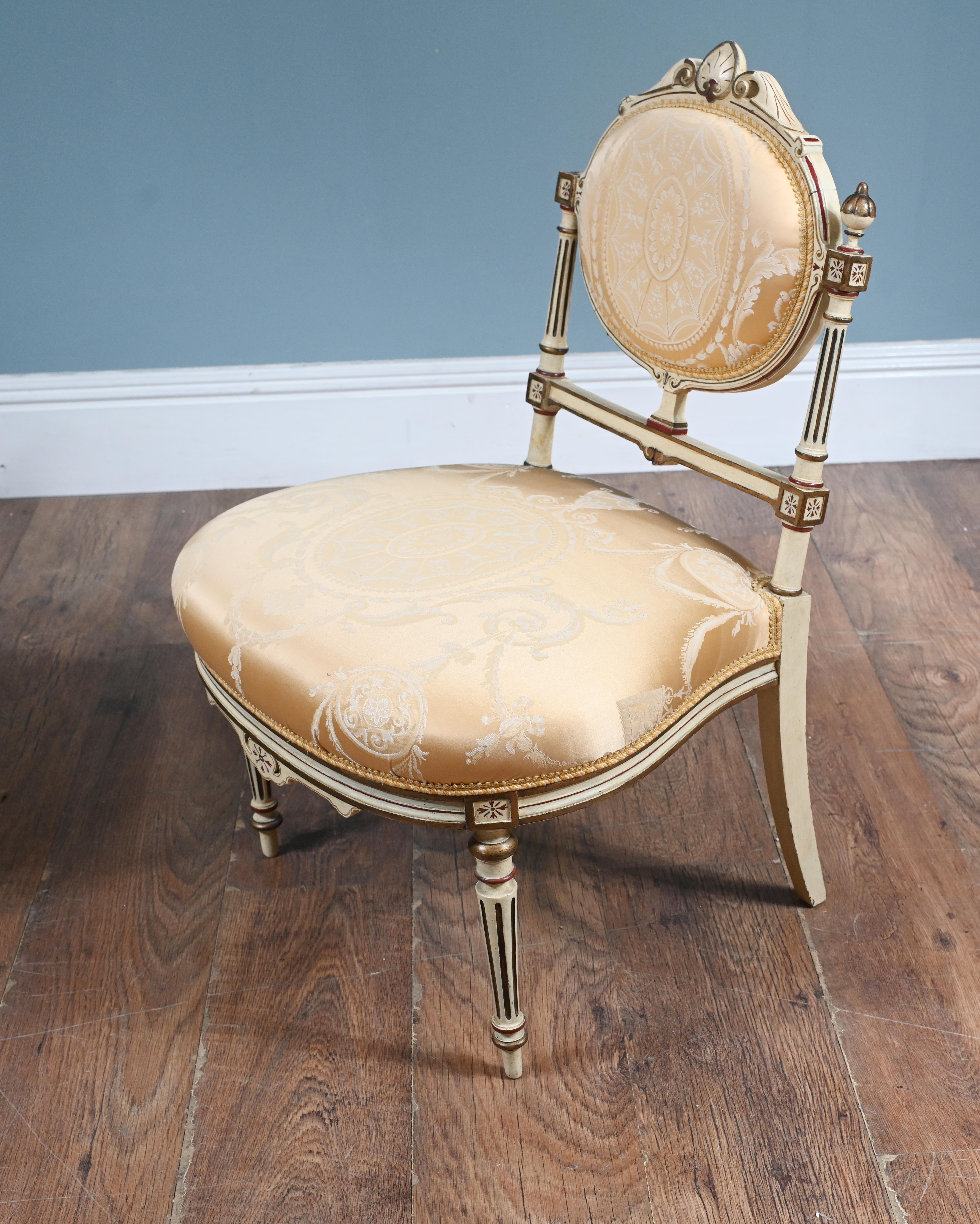 Paire de chaises françaises néoclassiques peintes Louis XVI Revival en vente 2