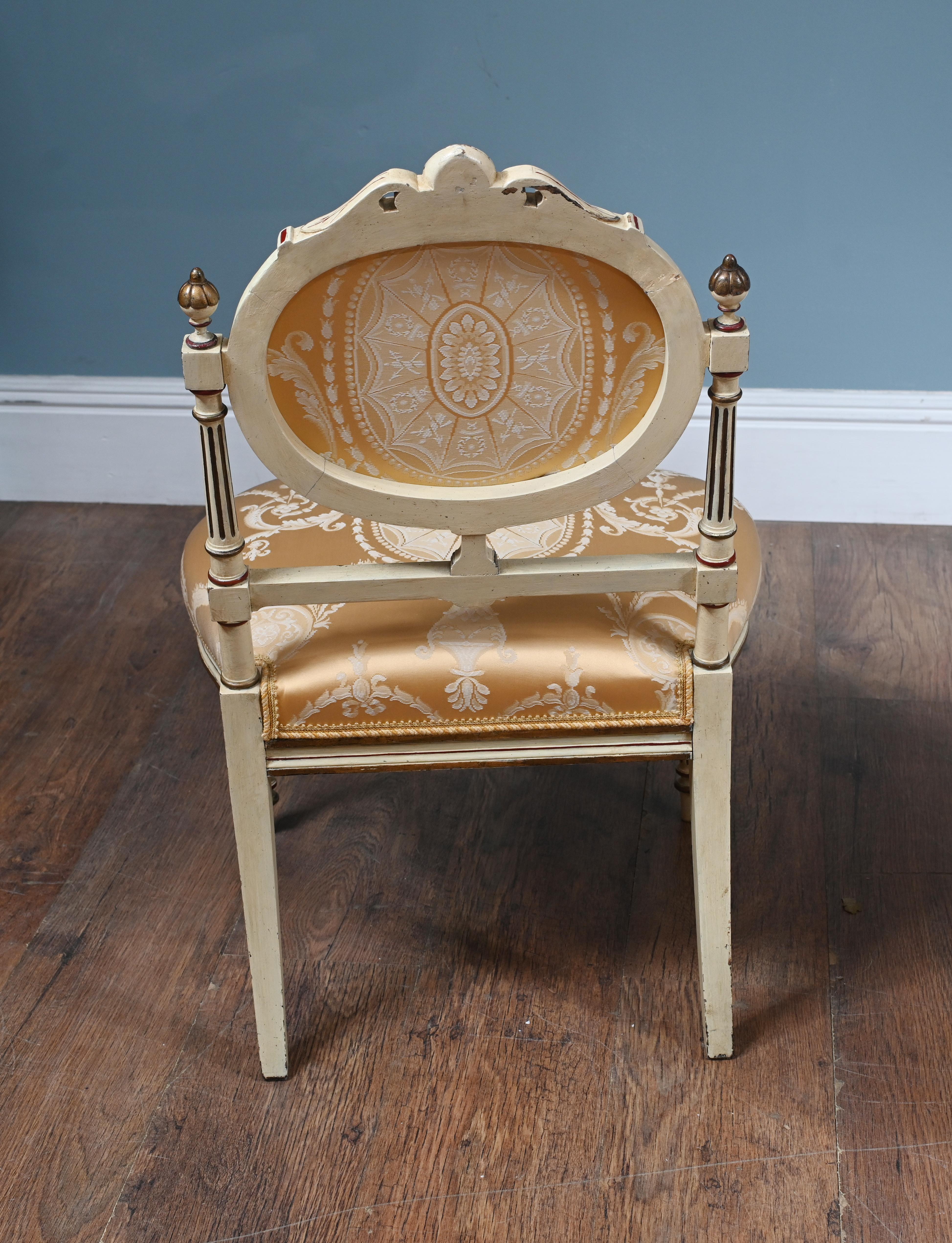 Paire de chaises françaises néoclassiques peintes Louis XVI Revival en vente 3
