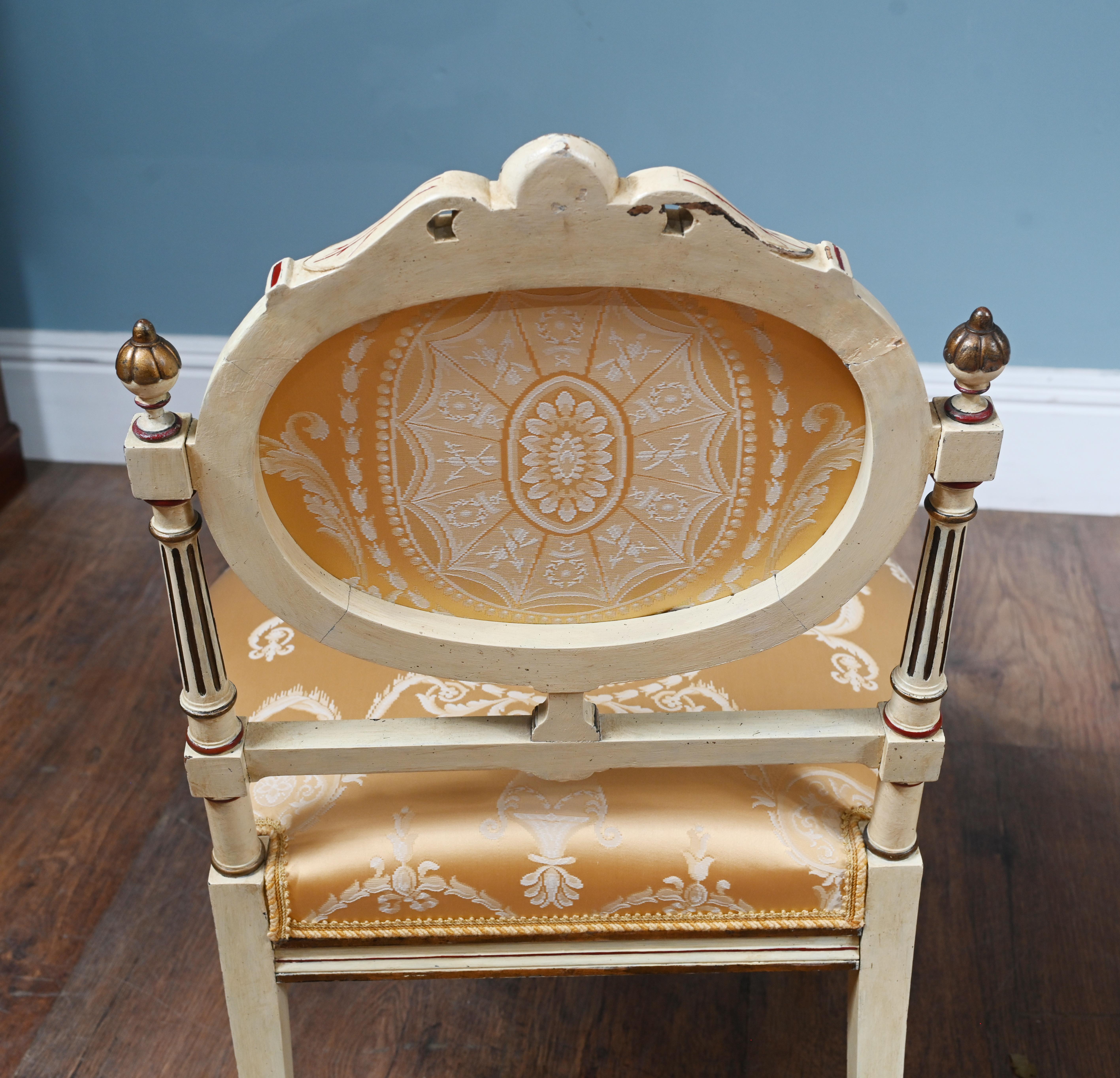Paire de chaises françaises néoclassiques peintes Louis XVI Revival en vente 4