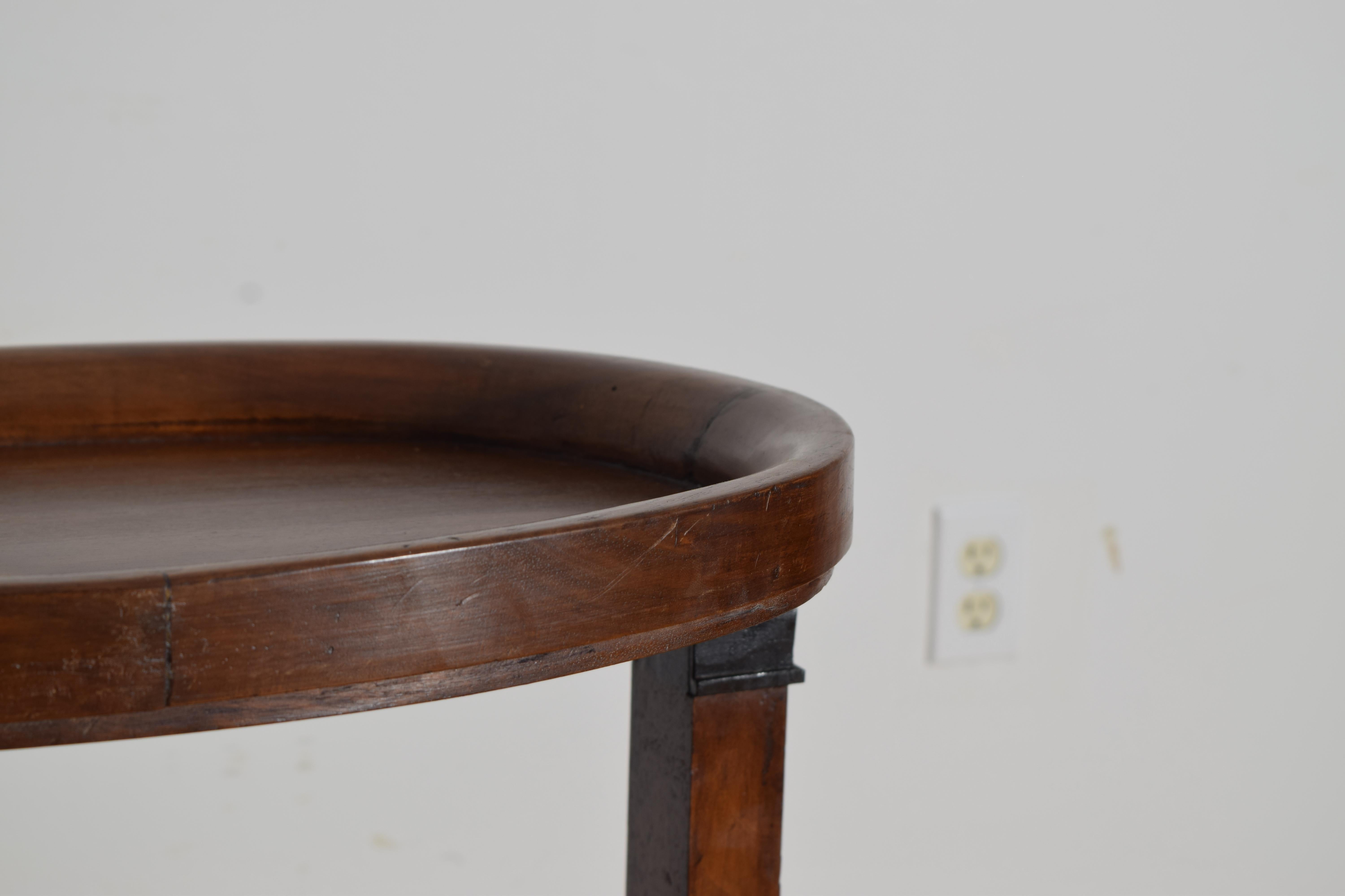 Pareja de mesas auxiliares ovaladas neoclásicas francesas de caoba y ebonizada de 1 nivel, s. I d. C. en Bueno estado para la venta en Atlanta, GA