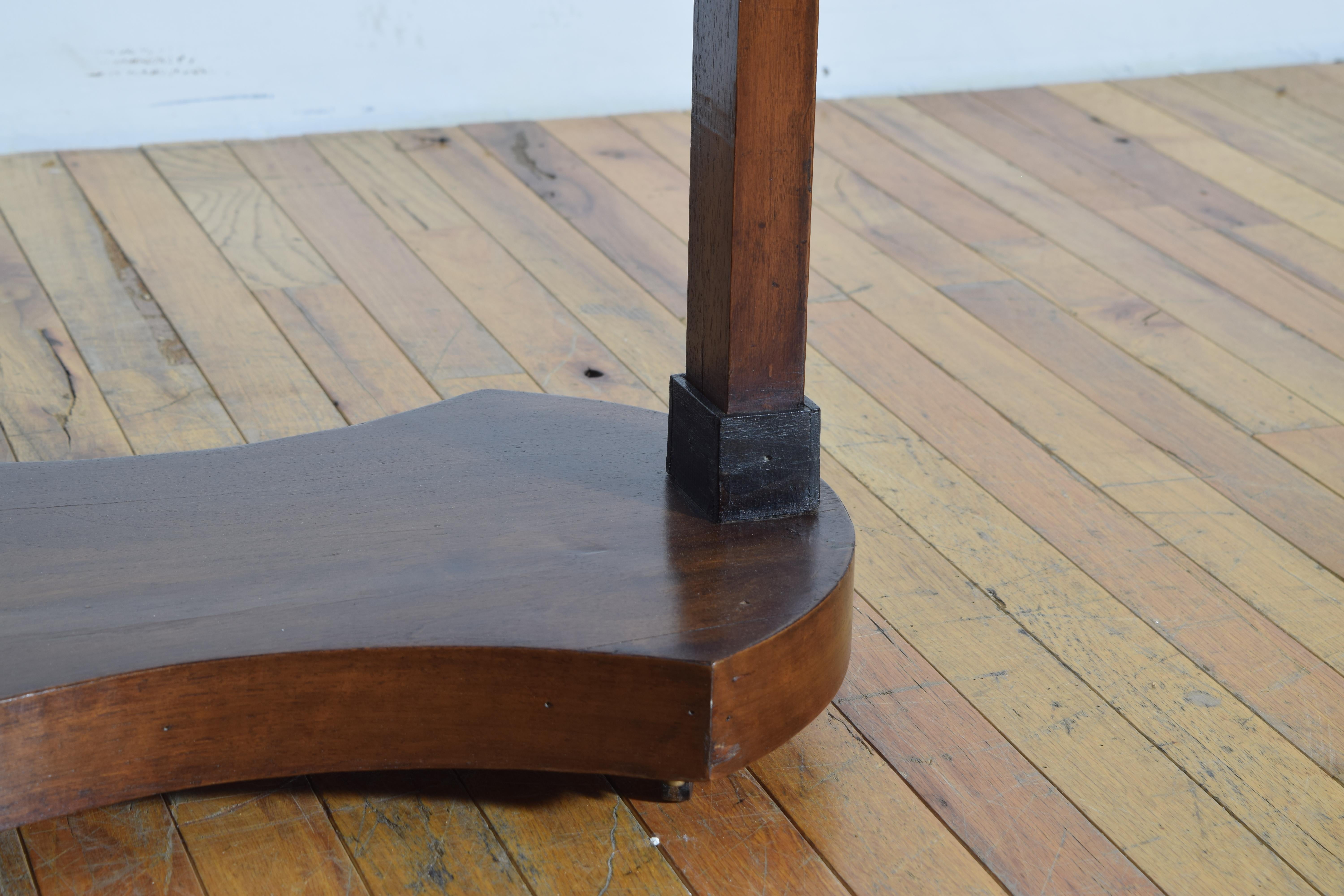 Pareja de mesas auxiliares ovaladas neoclásicas francesas de caoba y ebonizada de 1 nivel, s. I d. C. en venta 1