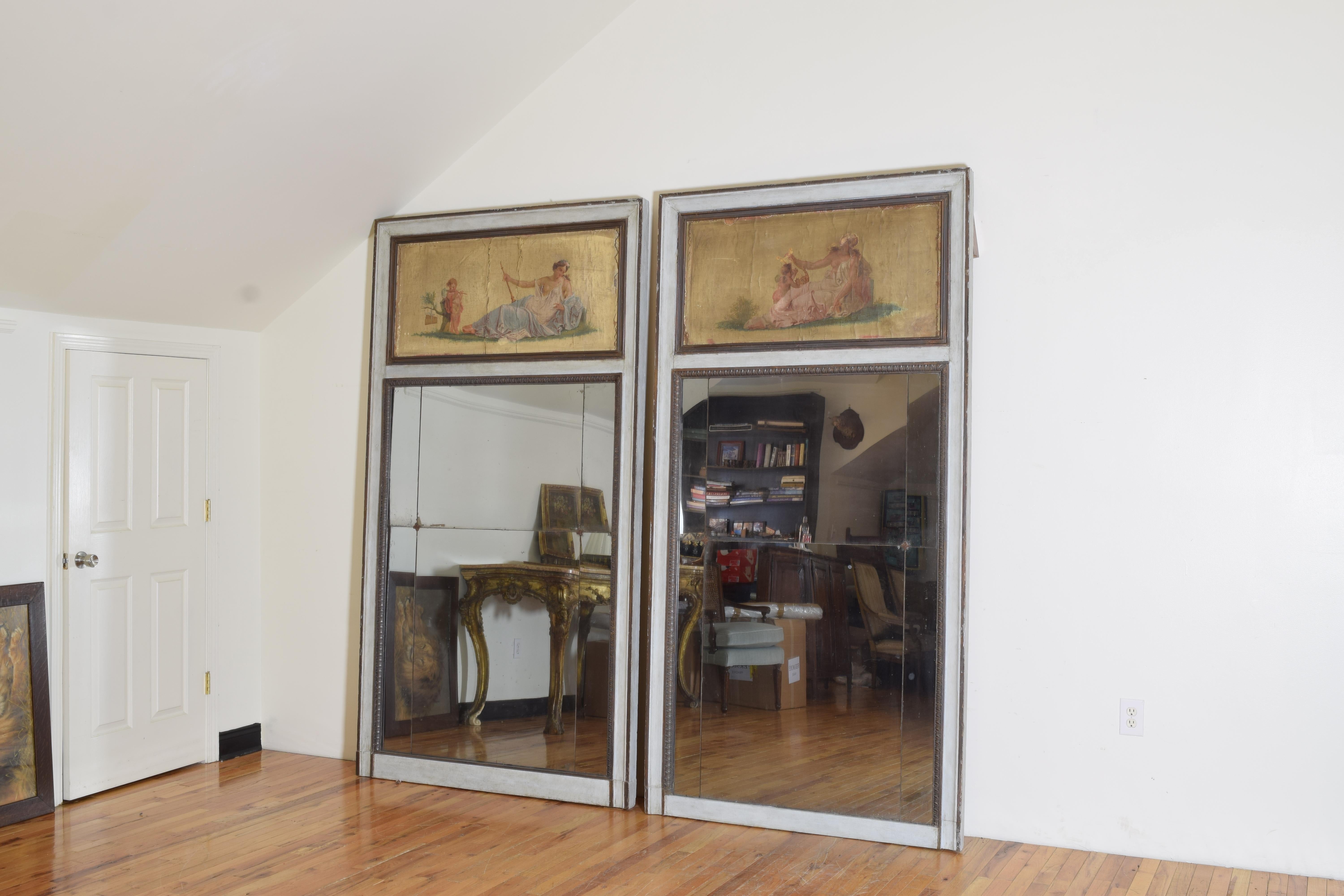 Paar französische neoklassizistische bemalte Trumeau-Spiegel, Mitte 19. (Neoklassisch) im Angebot
