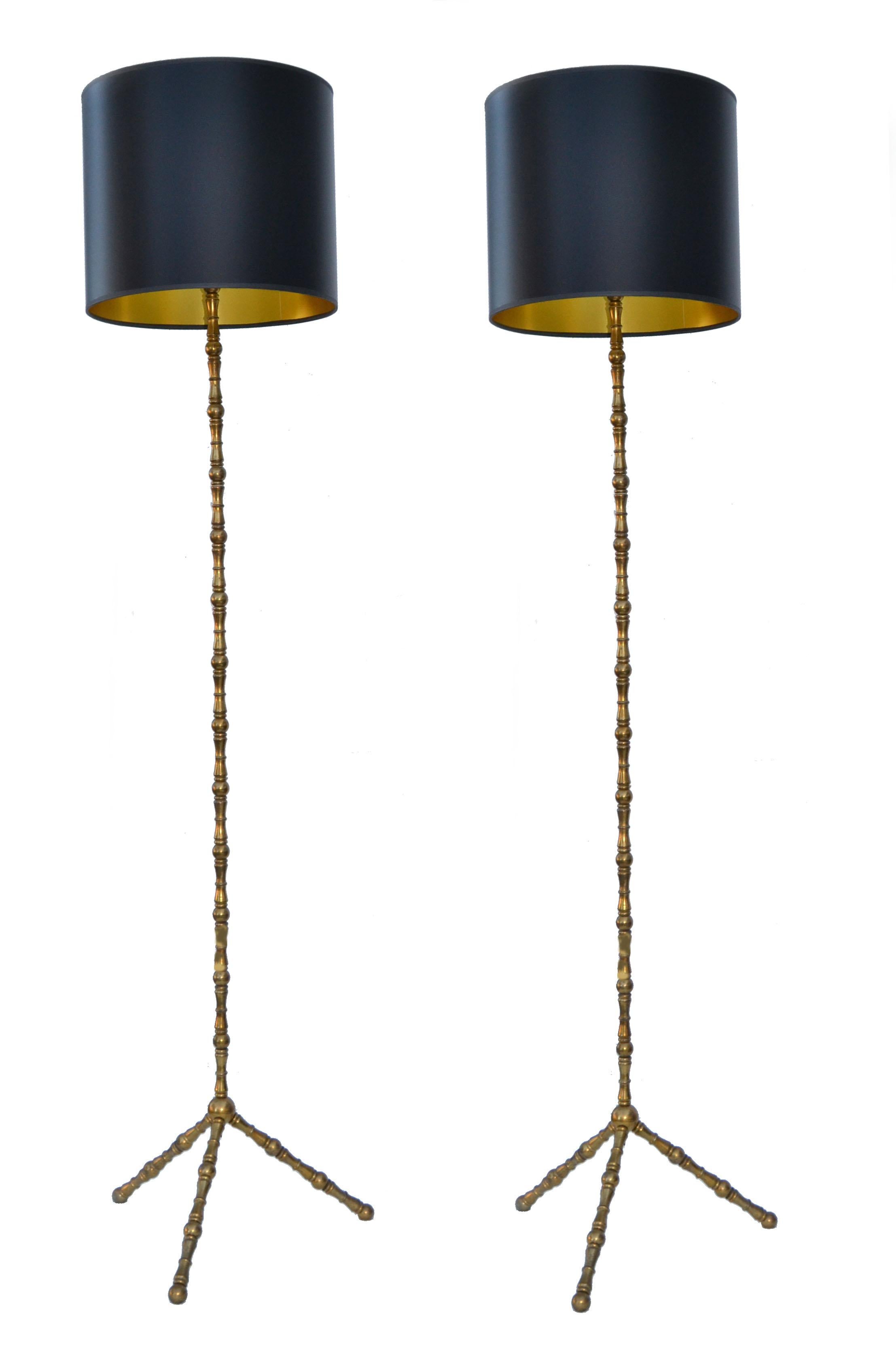 Pair of neoclassical Maison Baguès bronze and brass bamboo style floor lamp made in France in the 1950s.
Wired for the US and each floor lamp takes a regular or LED bulb.
Classic and elegant as well as practical.
Black & Gold Paper-shade