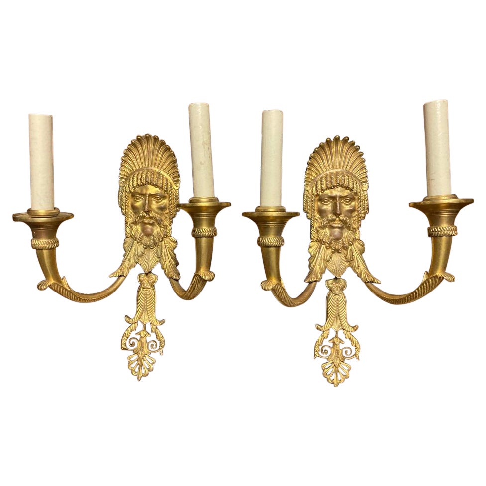 Coppia di appliques neoclassiche francesi in bronzo dorato, XIX secolo