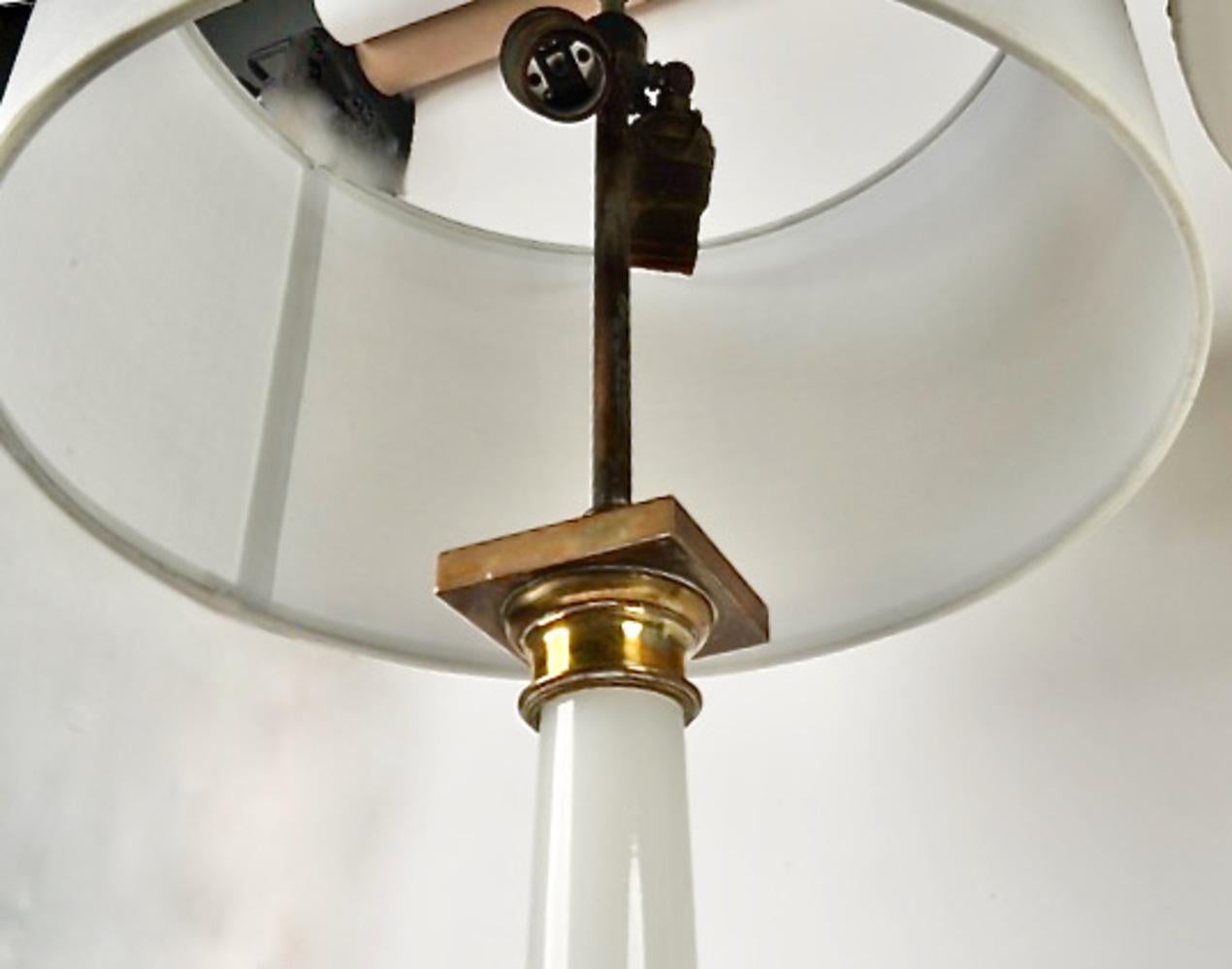Paar French Opaline-Lampen (Französisch) im Angebot