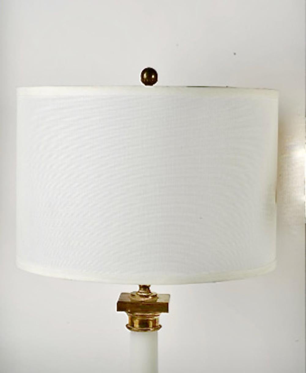 Paar French Opaline-Lampen (20. Jahrhundert) im Angebot