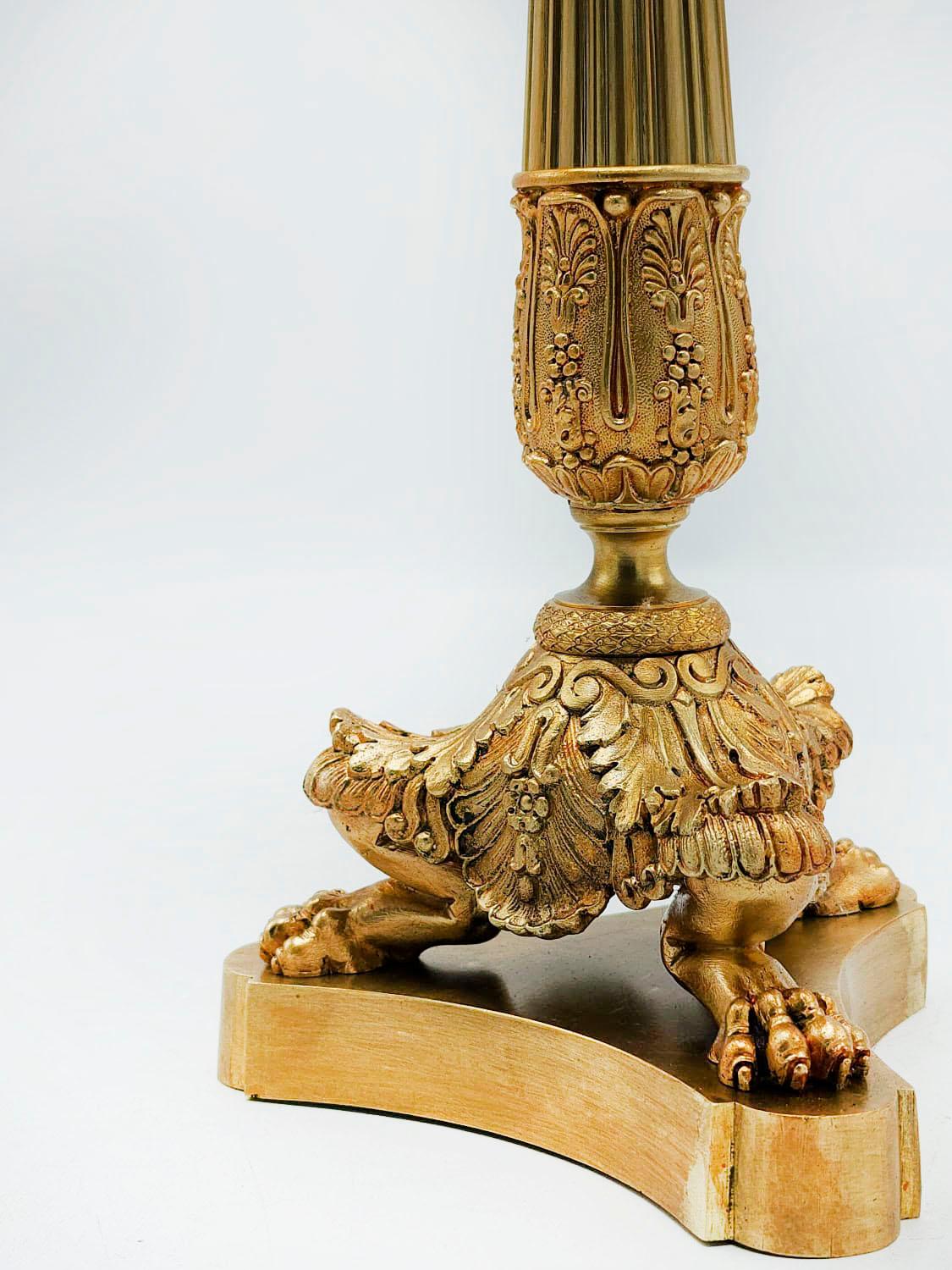 Bronzo Coppia di candelabri francesi Ormolu Bronze Dore Victorian Candelabri Regency in vendita