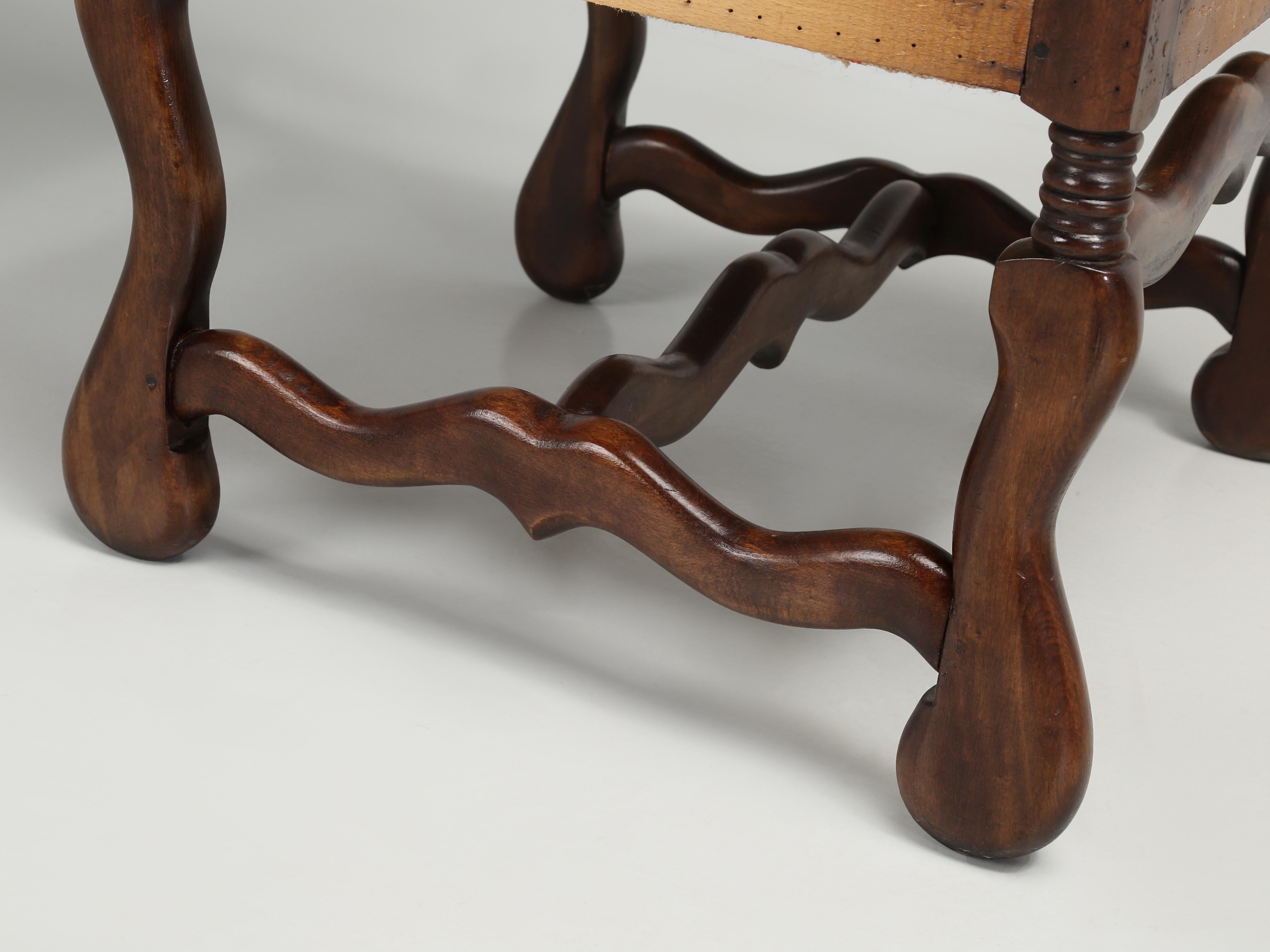 Paar französische Os De Mouton-Esszimmerstühle mit restaurierten Rahmen und Spiralfedern im Angebot 3