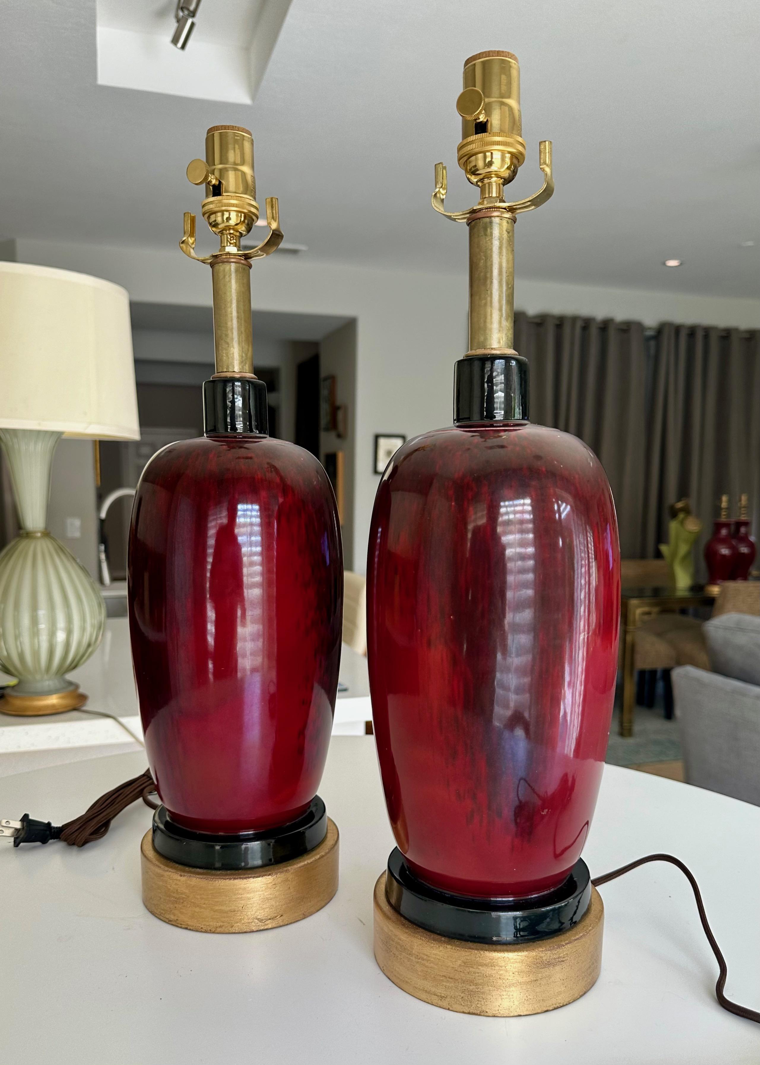 Paar französische Ochsenblut-Porzellan-Tischlampen im Sang-de-Boeuf-Stil (Französisch) im Angebot