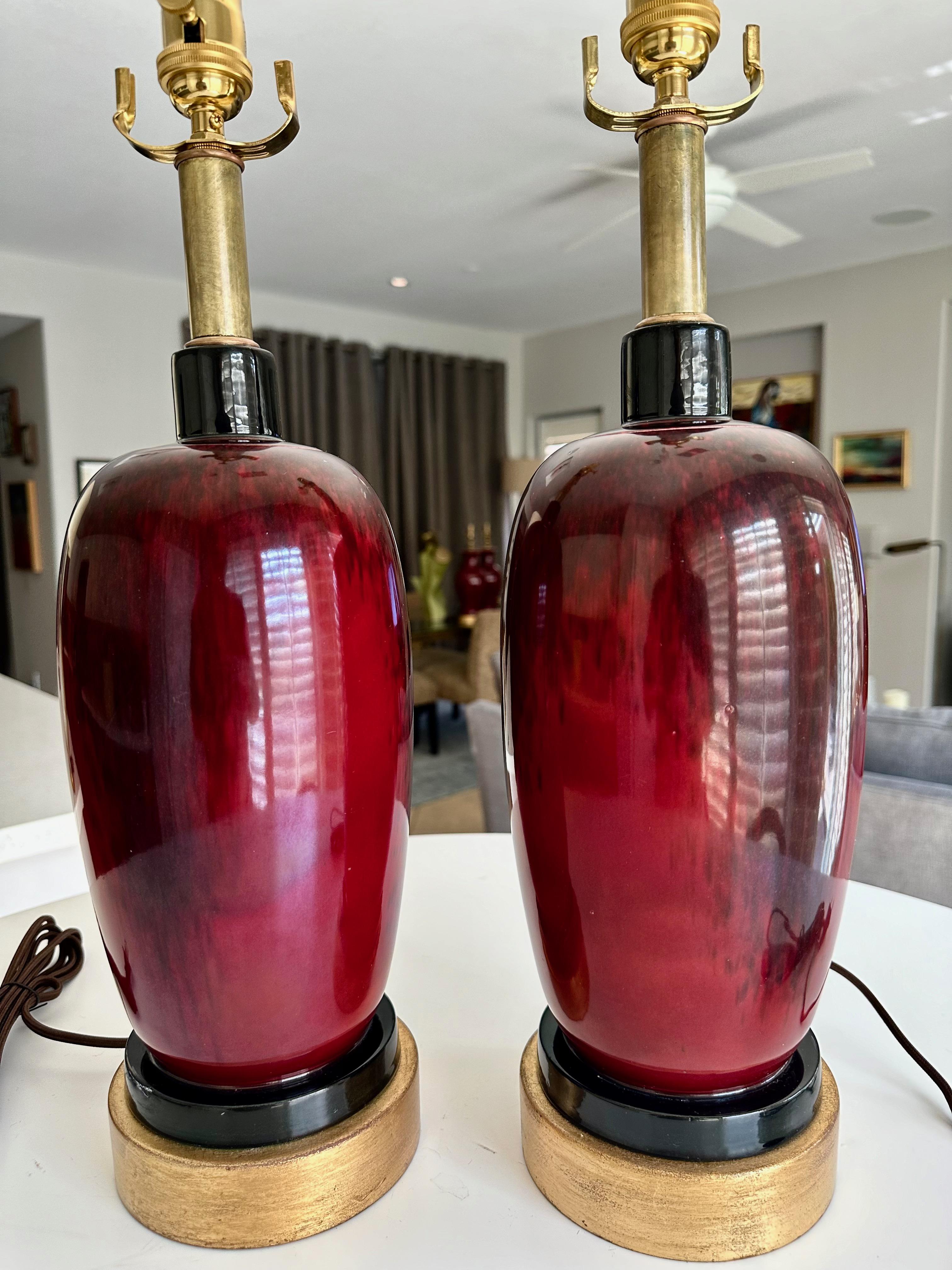 Paar französische Ochsenblut-Porzellan-Tischlampen im Sang-de-Boeuf-Stil im Angebot 1