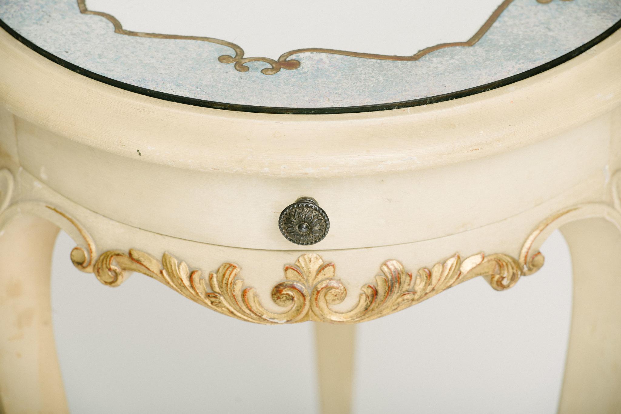 Miroir Paire de tables à plateau miroir en églomisé peint en France en vente