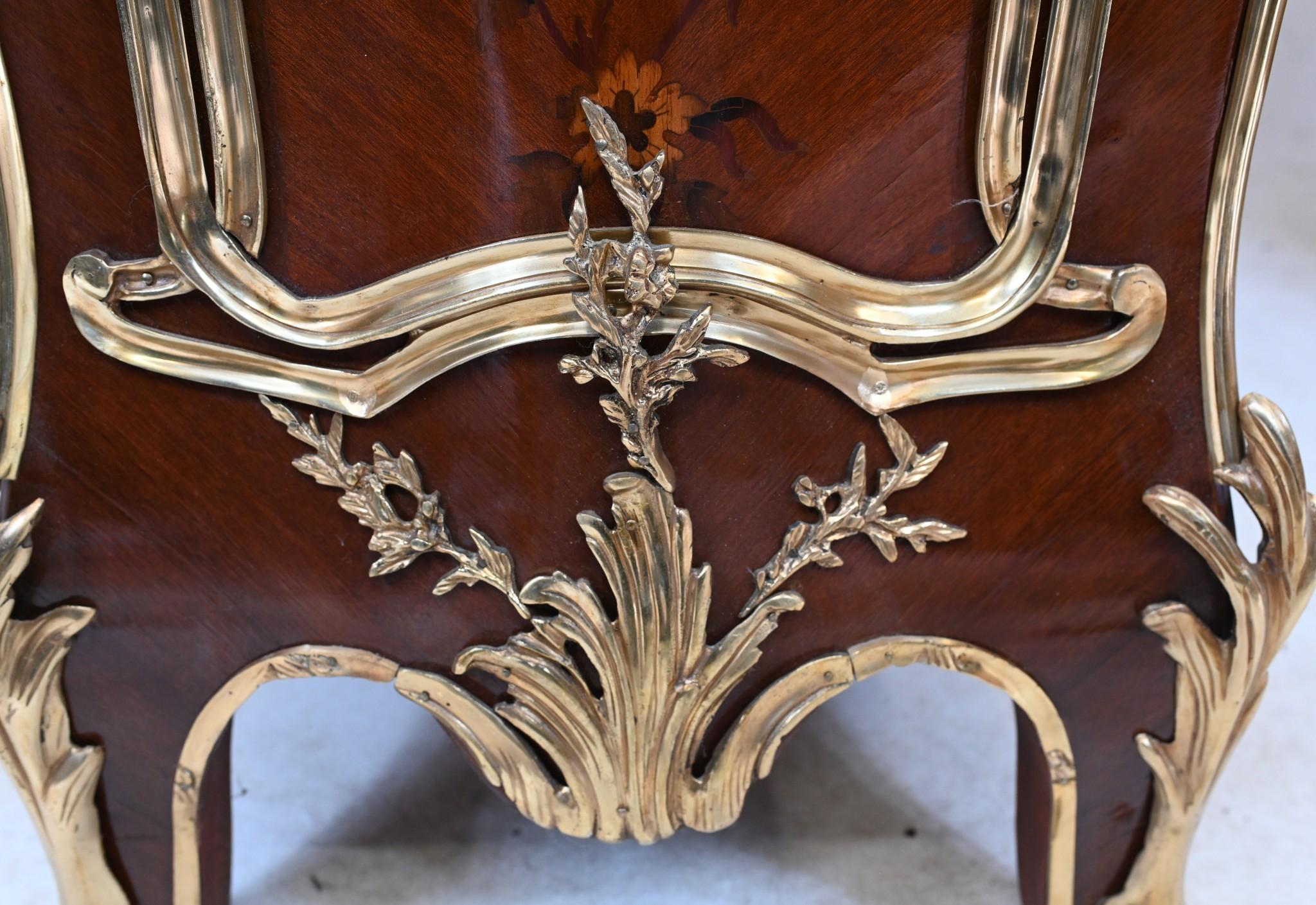 Paar französische The Pedestal Ständer Ormolu Intarsien nach Linke im Angebot 5