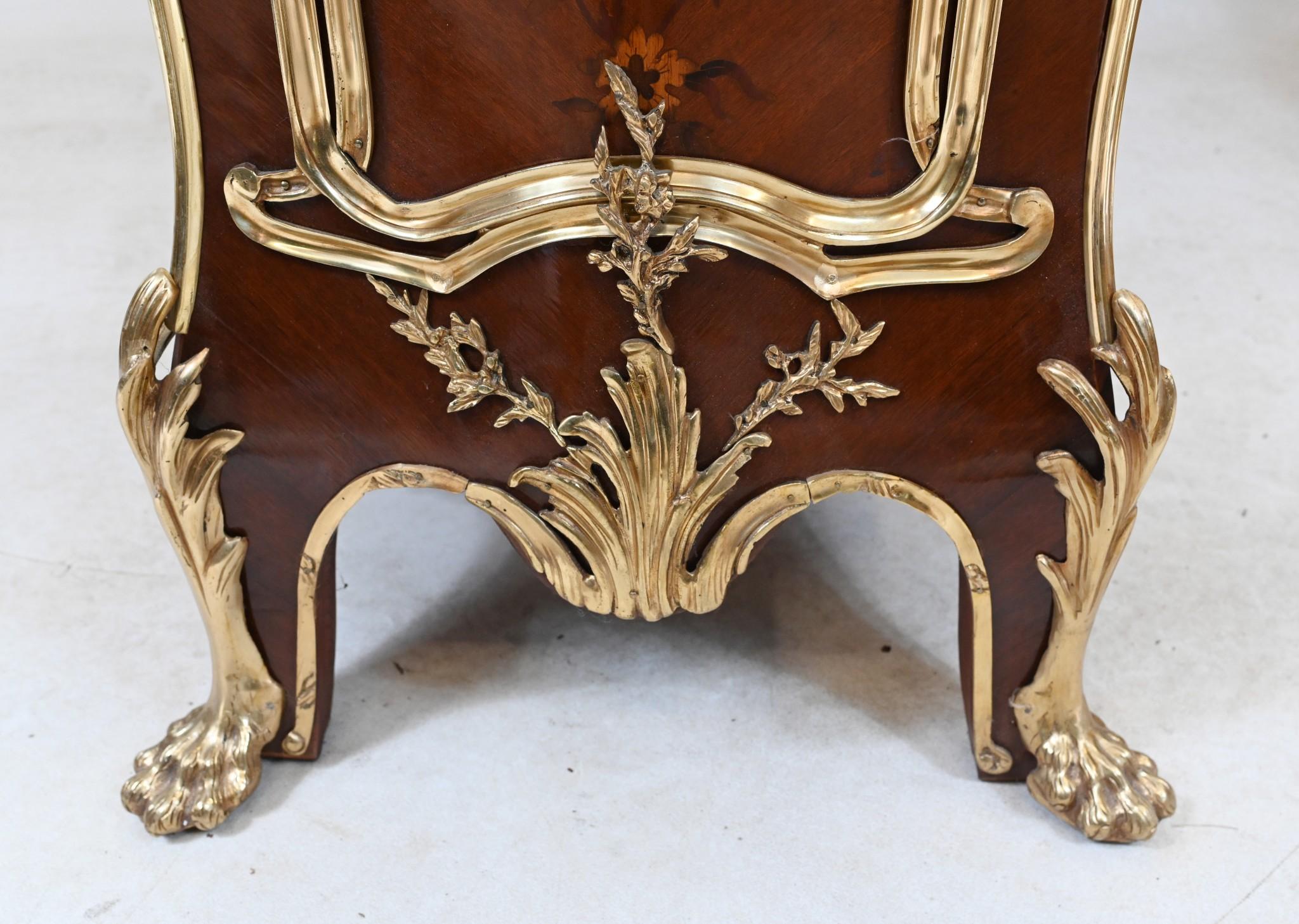 Paar französische The Pedestal Ständer Ormolu Intarsien nach Linke im Angebot 6