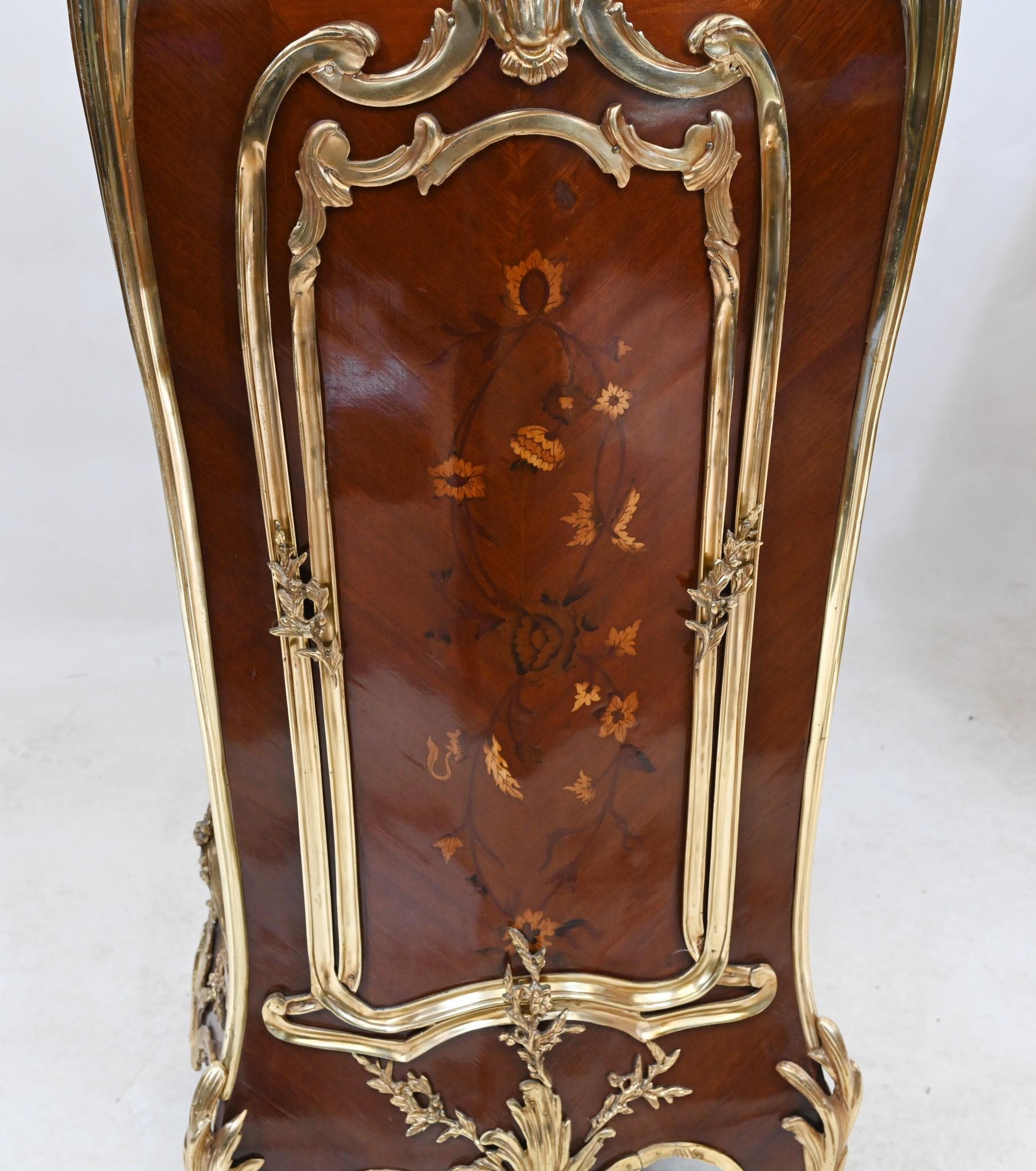 Paar französische The Pedestal Ständer Ormolu Intarsien nach Linke im Zustand „Gut“ im Angebot in Potters Bar, GB