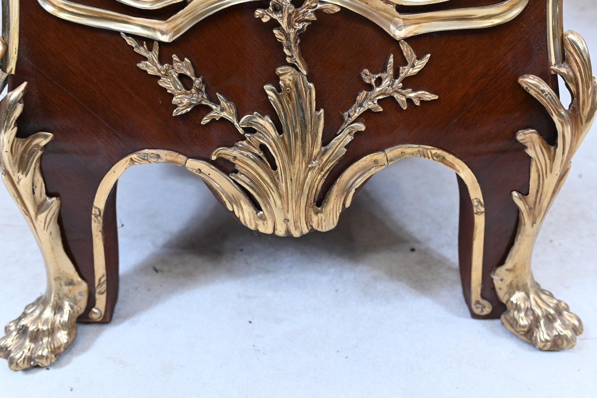 Paar französische The Pedestal Ständer Ormolu Intarsien nach Linke im Angebot 3