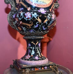 Par de Urnas de Campana de Porcelana Francesa Pintadas Art Nouveau