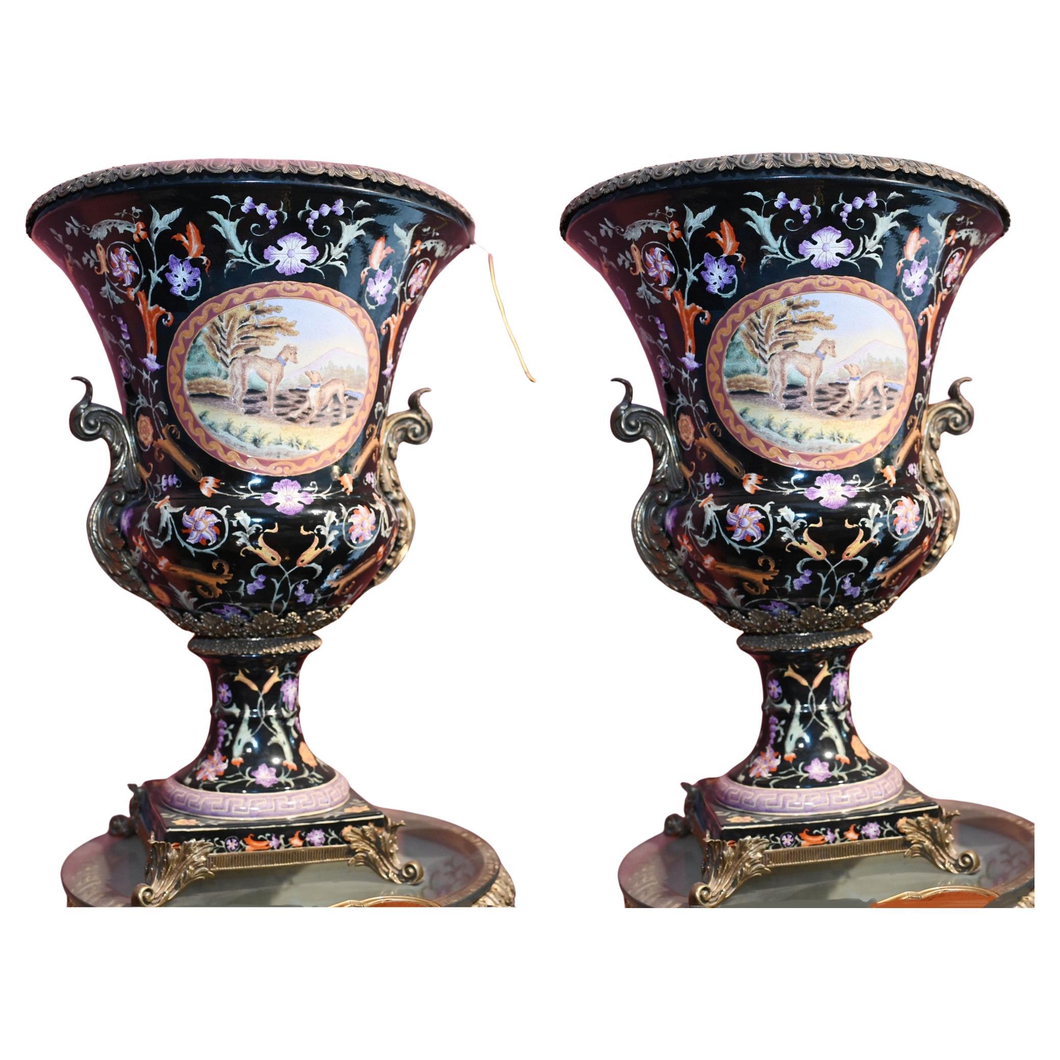 Paire d'urnes Campana en porcelaine française peintes Art Nouveau