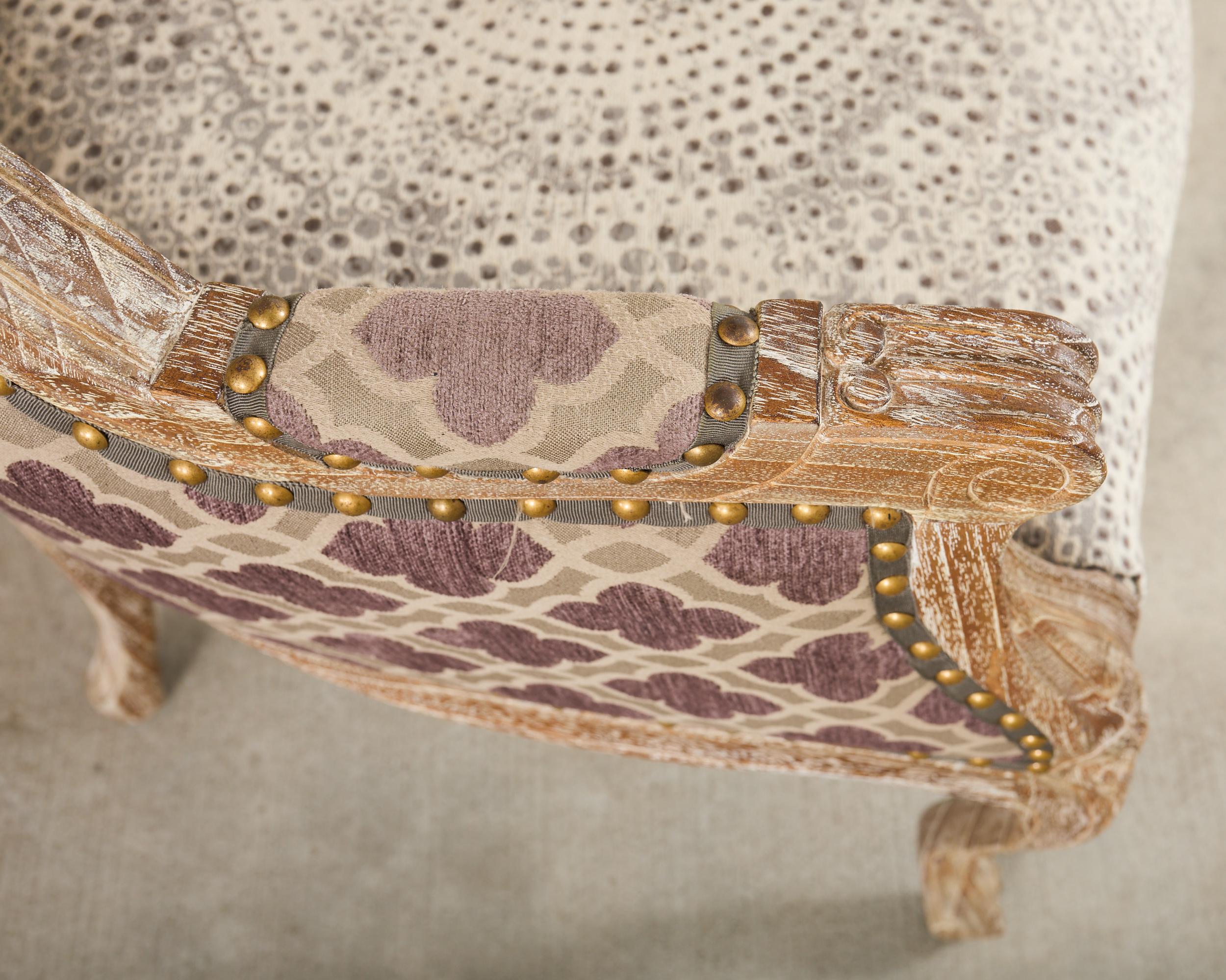 Paire de chaises de porteurs en chêne cérusé à capuchon de style provincial français en vente 1