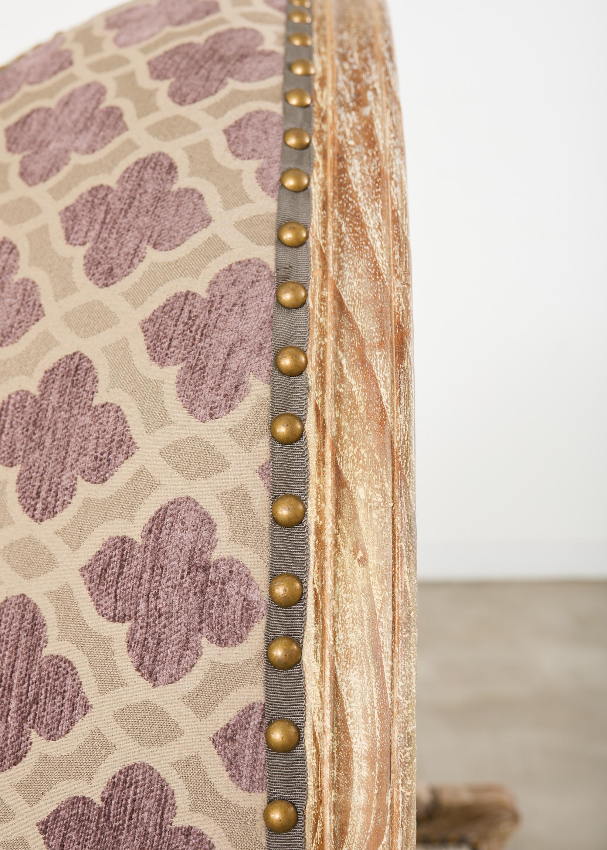 Paire de chaises de porteurs en chêne cérusé à capuchon de style provincial français en vente 2