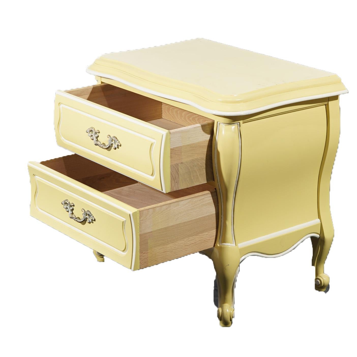 Paire de meubles d'appoint à deux tiroirs en hickory de style provincial français 20e siècle Bon état - En vente à Big Flats, NY