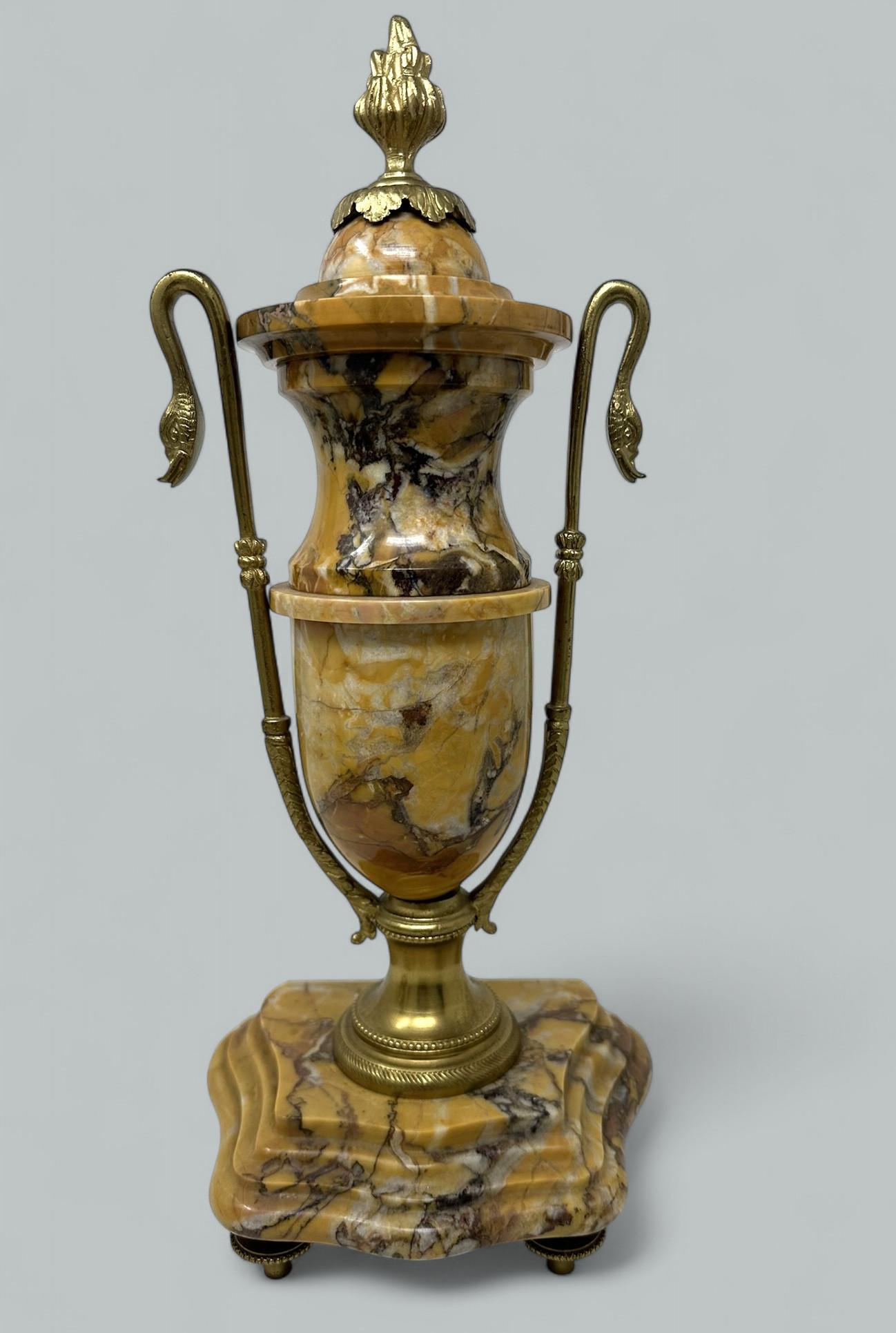 Pair French Regency Styl Giallo Sienna Marble Gilt Bronze Ormolu Urns Vases 19Ct In Good Condition For Sale In Dublin, Ireland