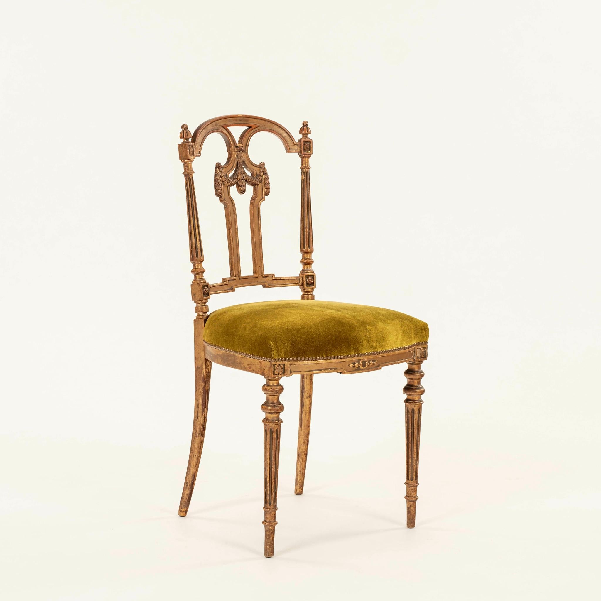 Pareja de Sillones de Música de Terciopelo de Chartreuse Dorado Estilo Regencia Francesa Pintado en venta