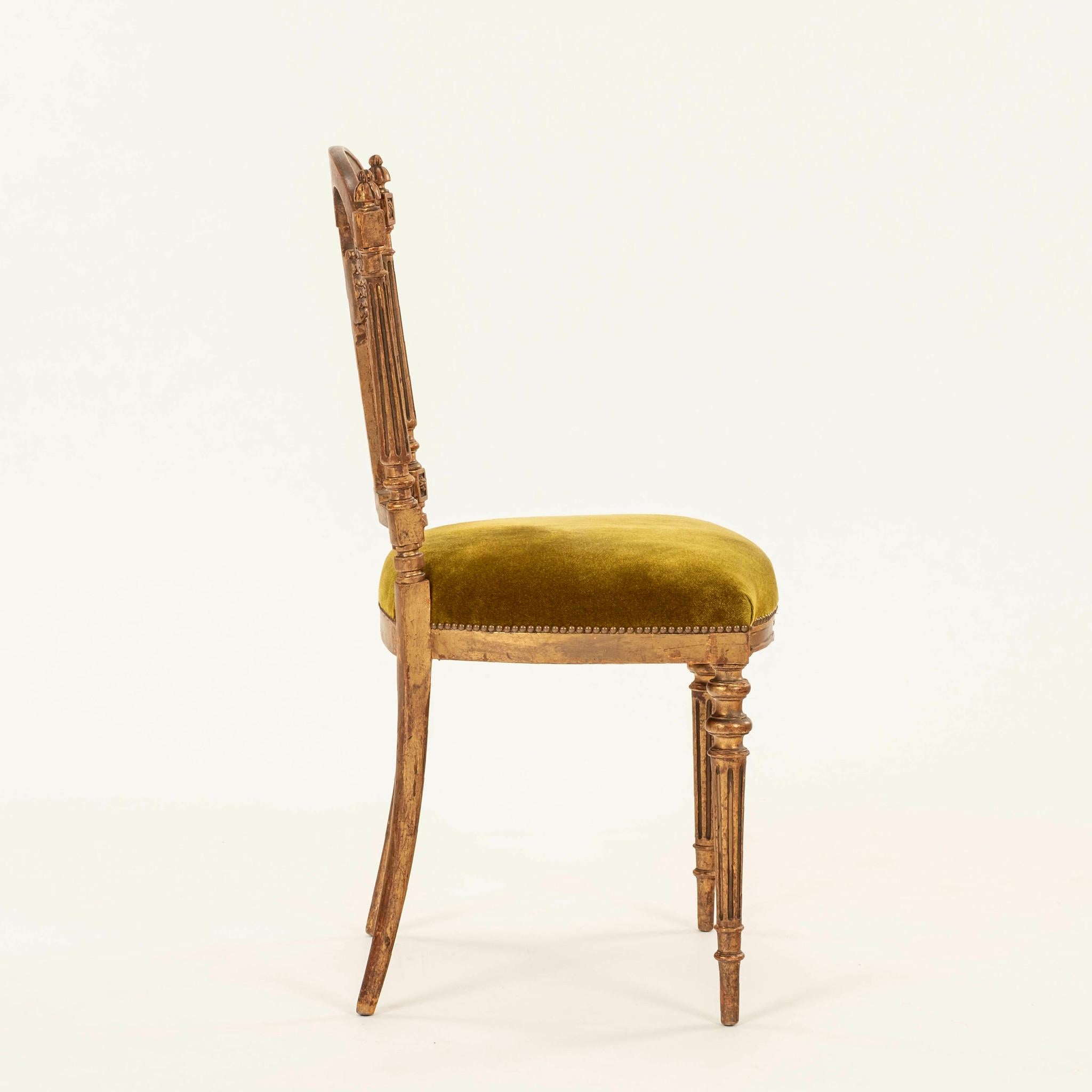 Pareja de Sillones de Música de Terciopelo de Chartreuse Dorado Estilo Regencia Francesa en Bueno estado para la venta en Houston, TX