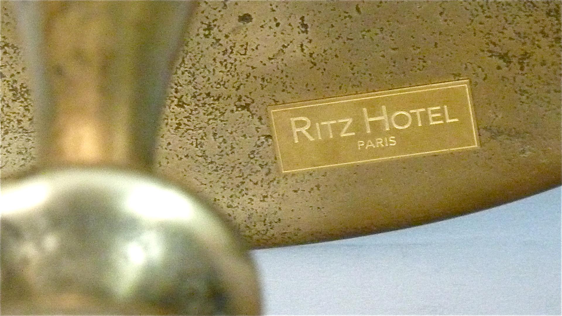 Pair of Ritz Hotel Paris Side Sofa Tables Gueridons Bonze Brass Finish, 1960s 4