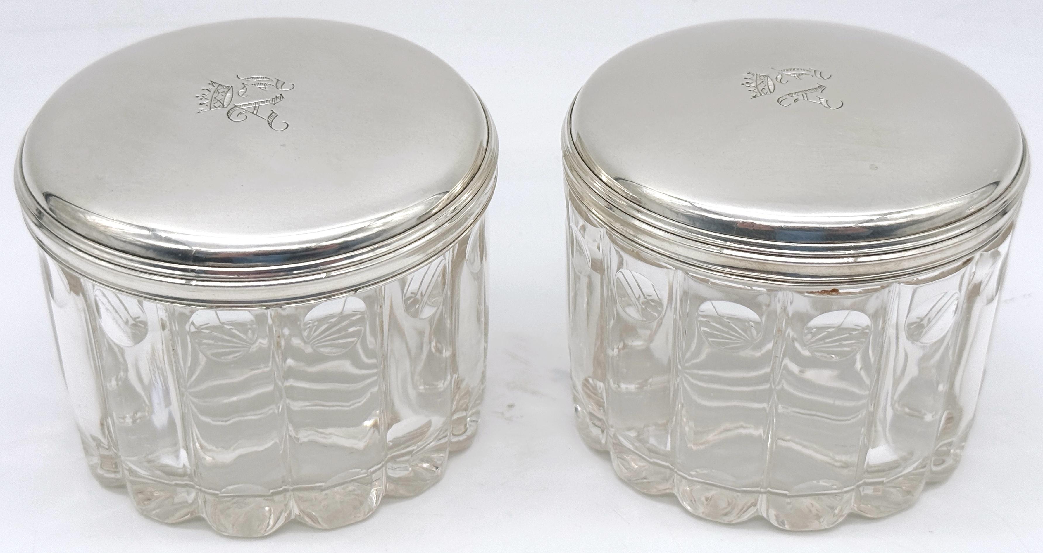 Paire d'armoires françaises « Royal » en argent  Verre taillé Motif bambou  Jarres de commode en vente 3