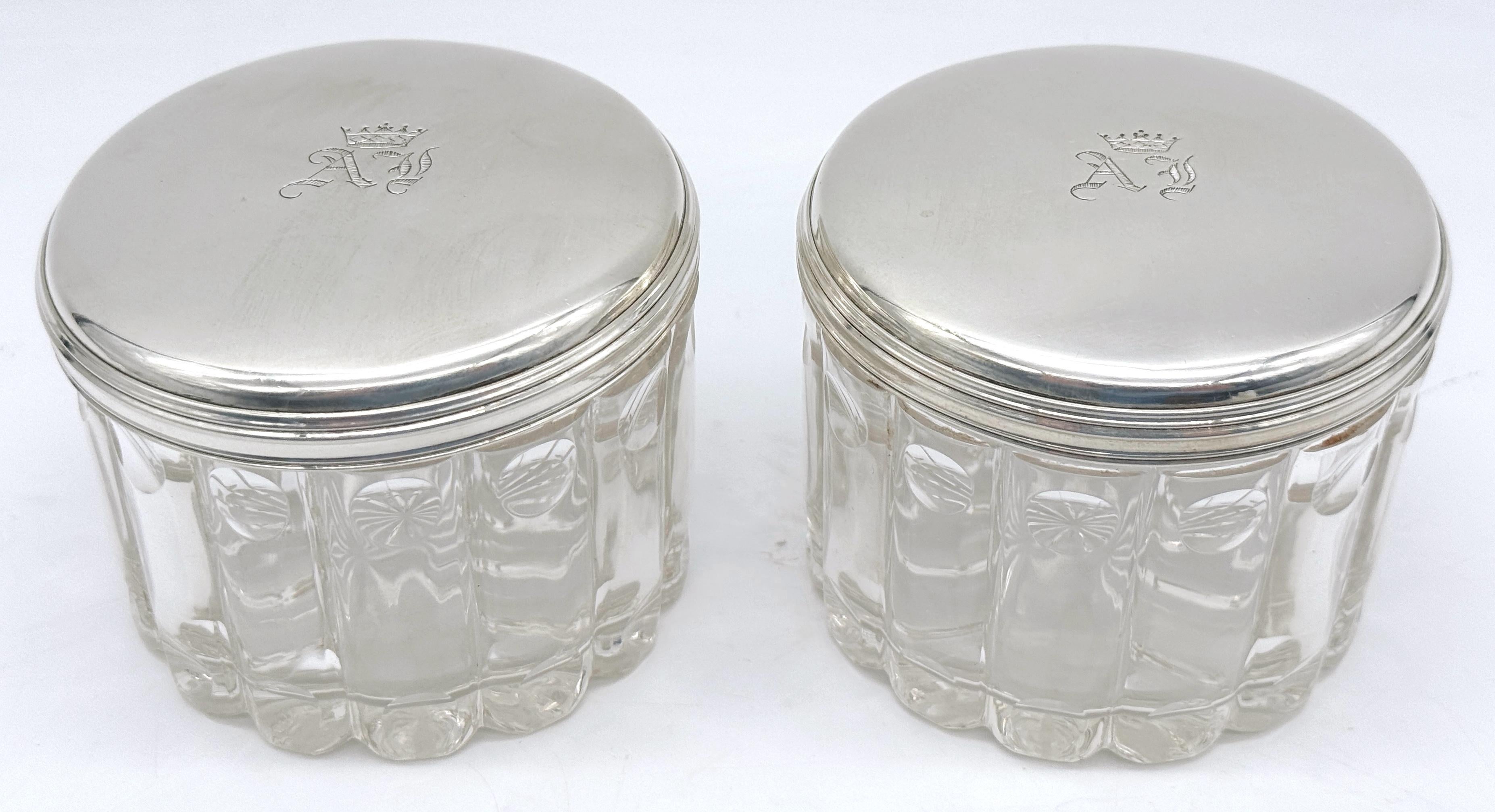 Paire d'armoires françaises « Royal » en argent  Verre taillé Motif bambou  Jarres de commode en vente 4