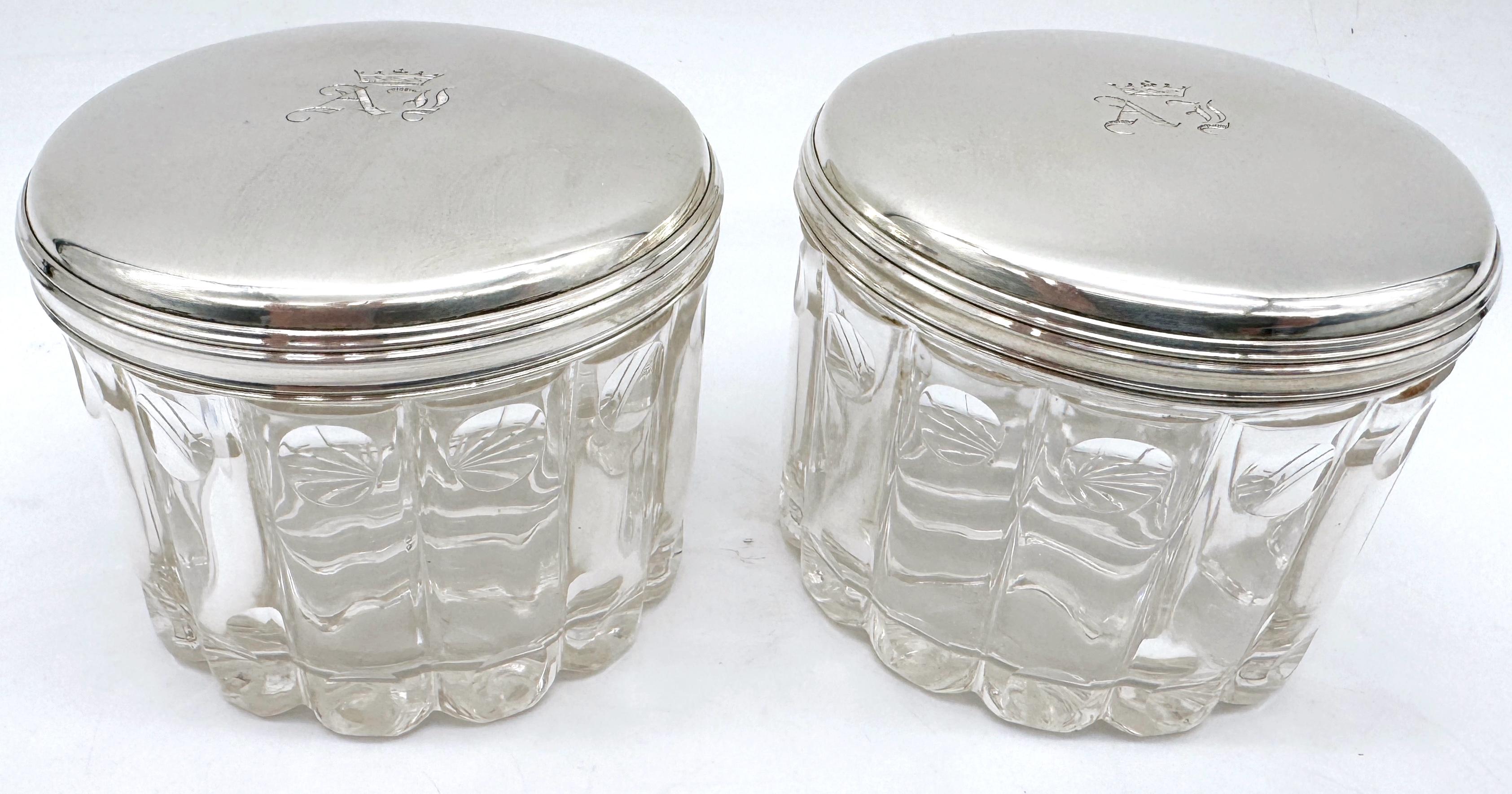 XIXe siècle Paire d'armoires françaises « Royal » en argent  Verre taillé Motif bambou  Jarres de commode en vente