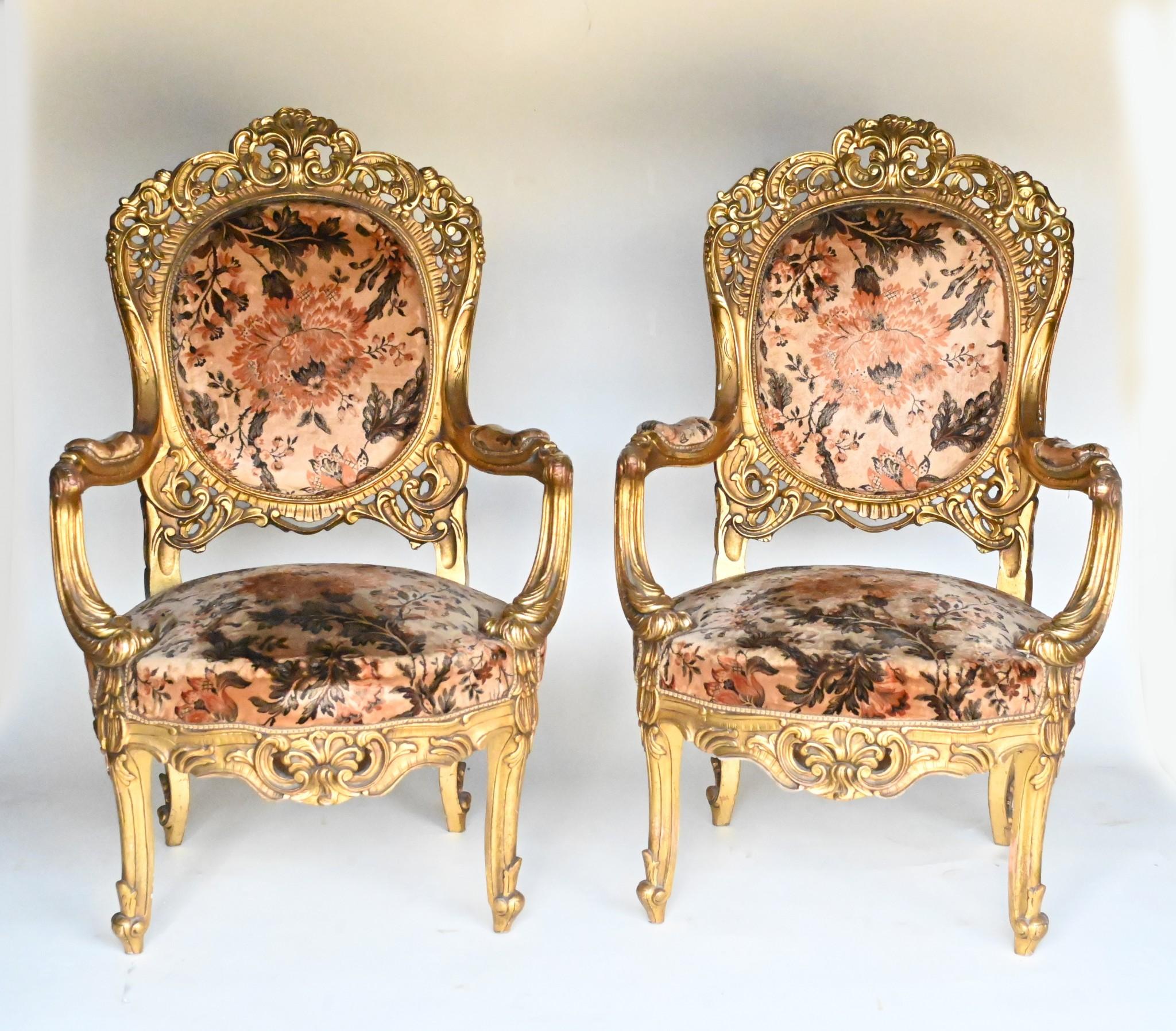 Absolutely stunning pair of French gilt arm chairs
Perfect salon chairs and in the art nouveau style with floral motifs and a flowing style to the aesthetic
Very comfortable with wide arms and cushioned seats and backs
Reupholstered with floral