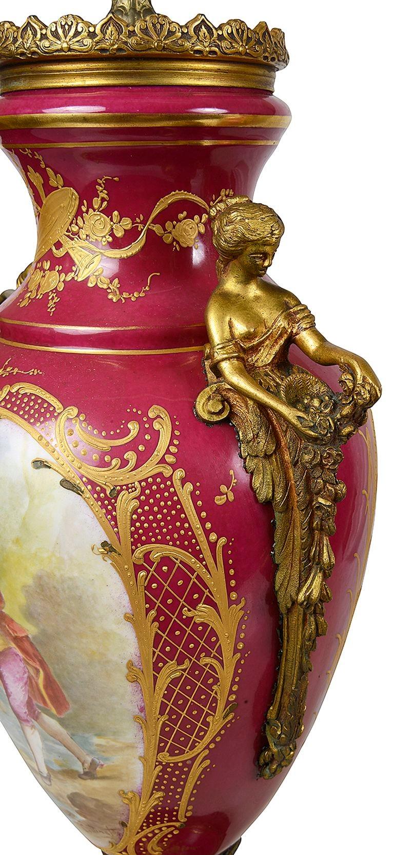 Coppia di lampade francesi in porcellana in stile Serves, 1890. in vendita 3
