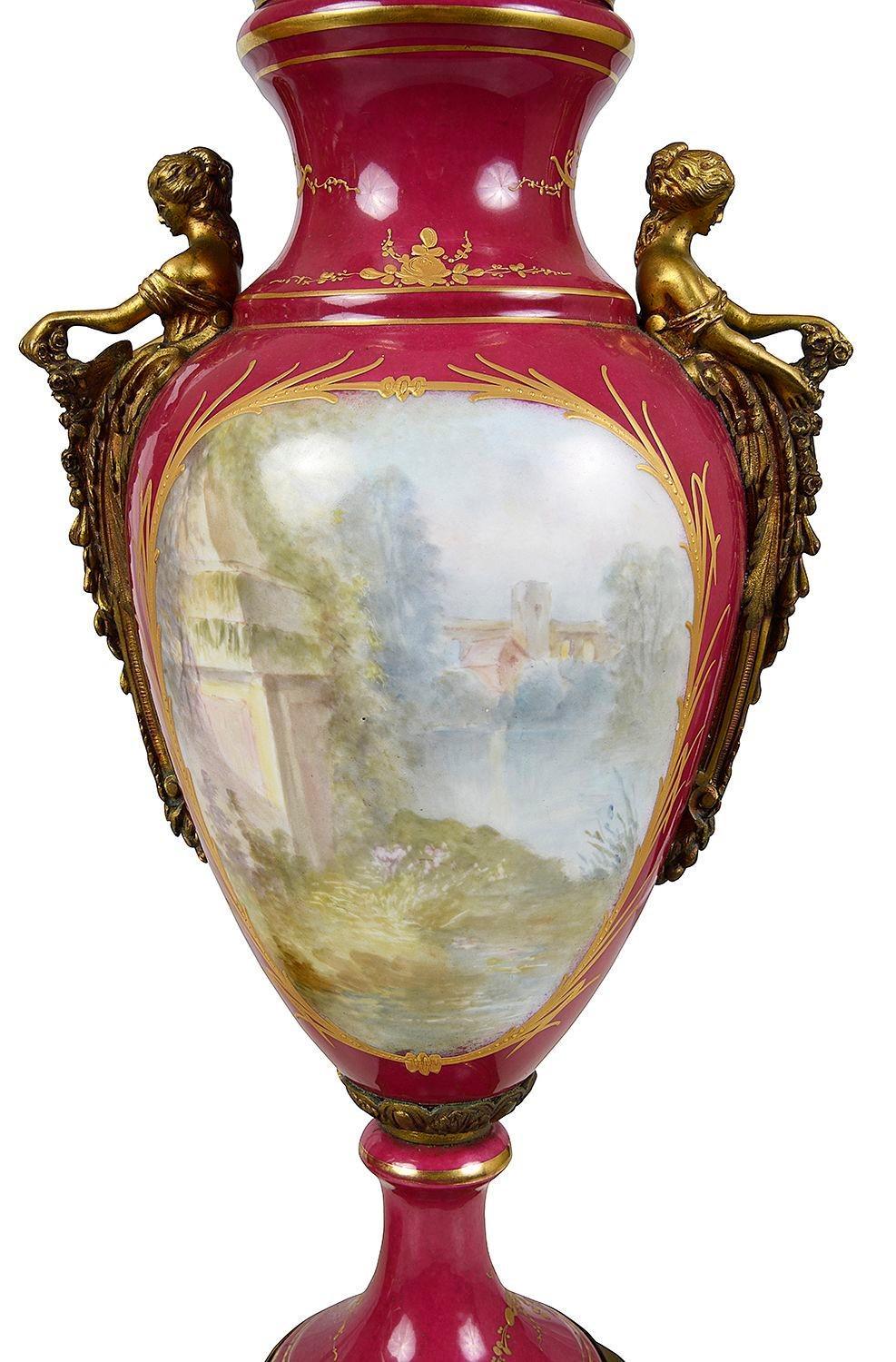 Coppia di lampade francesi in porcellana in stile Serves, 1890. in vendita 4