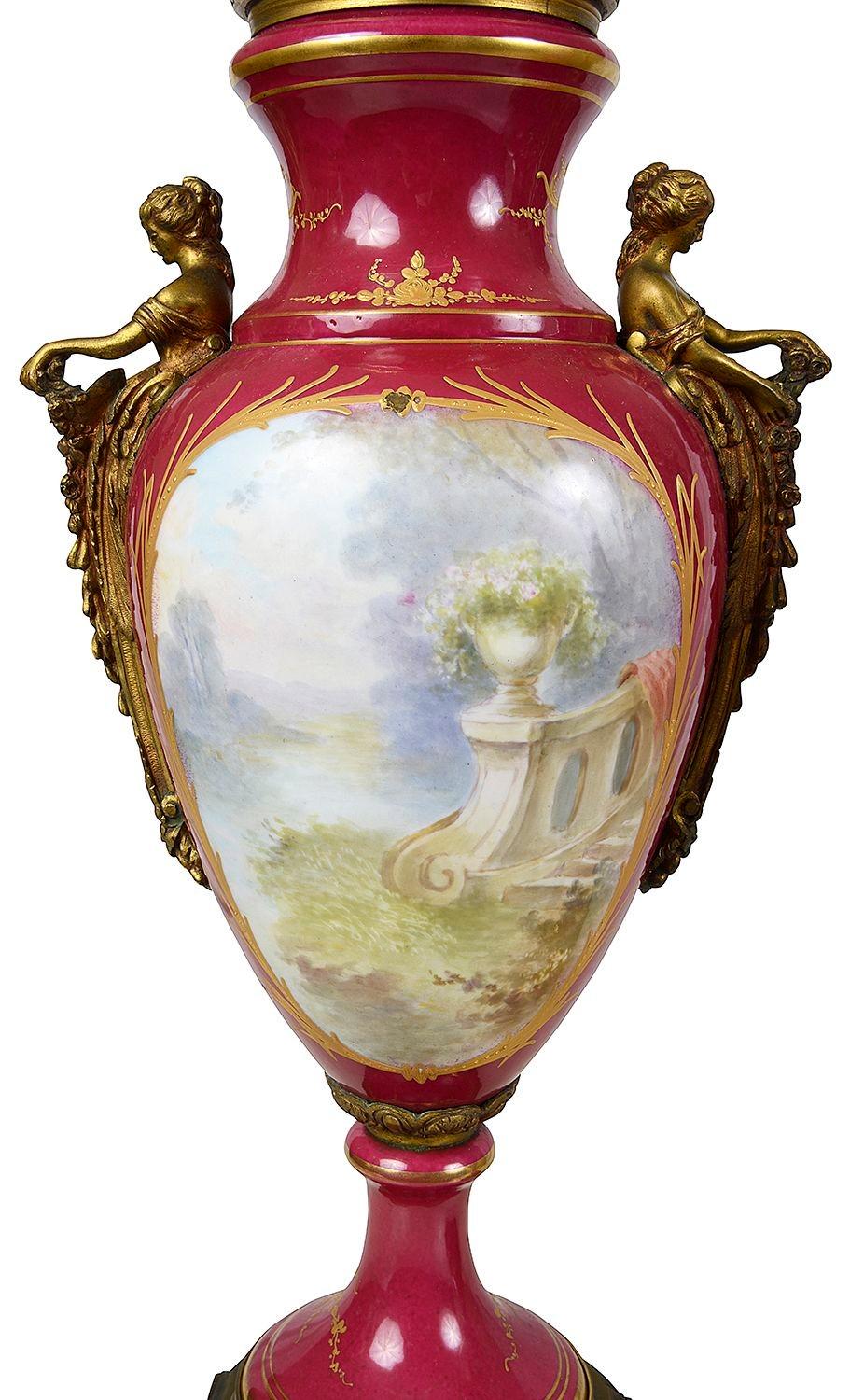 Coppia di lampade francesi in porcellana in stile Serves, 1890. in vendita 5